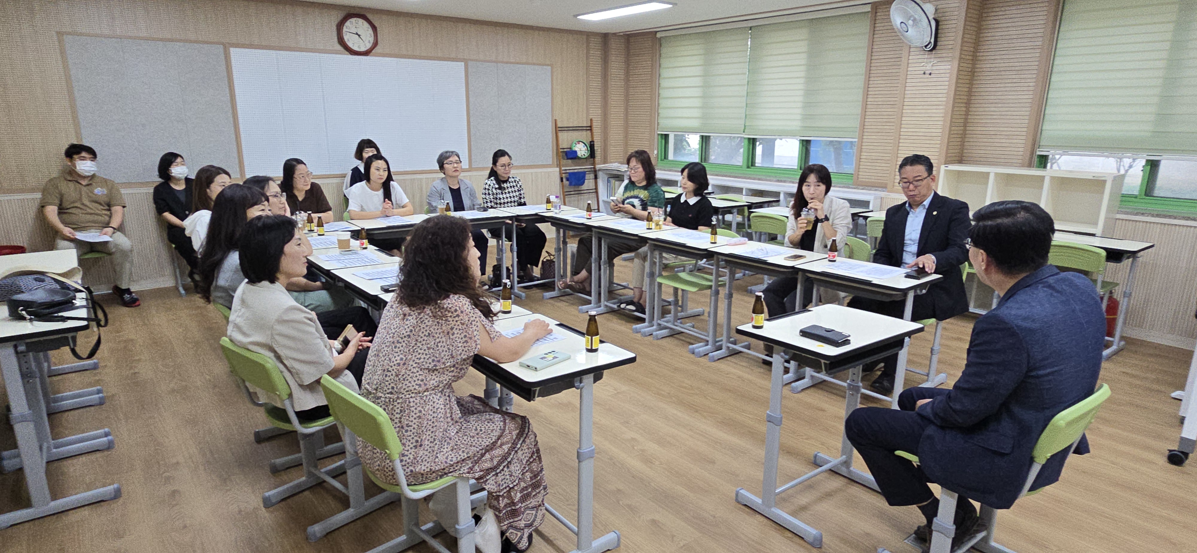 진해용원고, 노래와 함께하는 학교장 사랑방 개최 - 관련이미지2