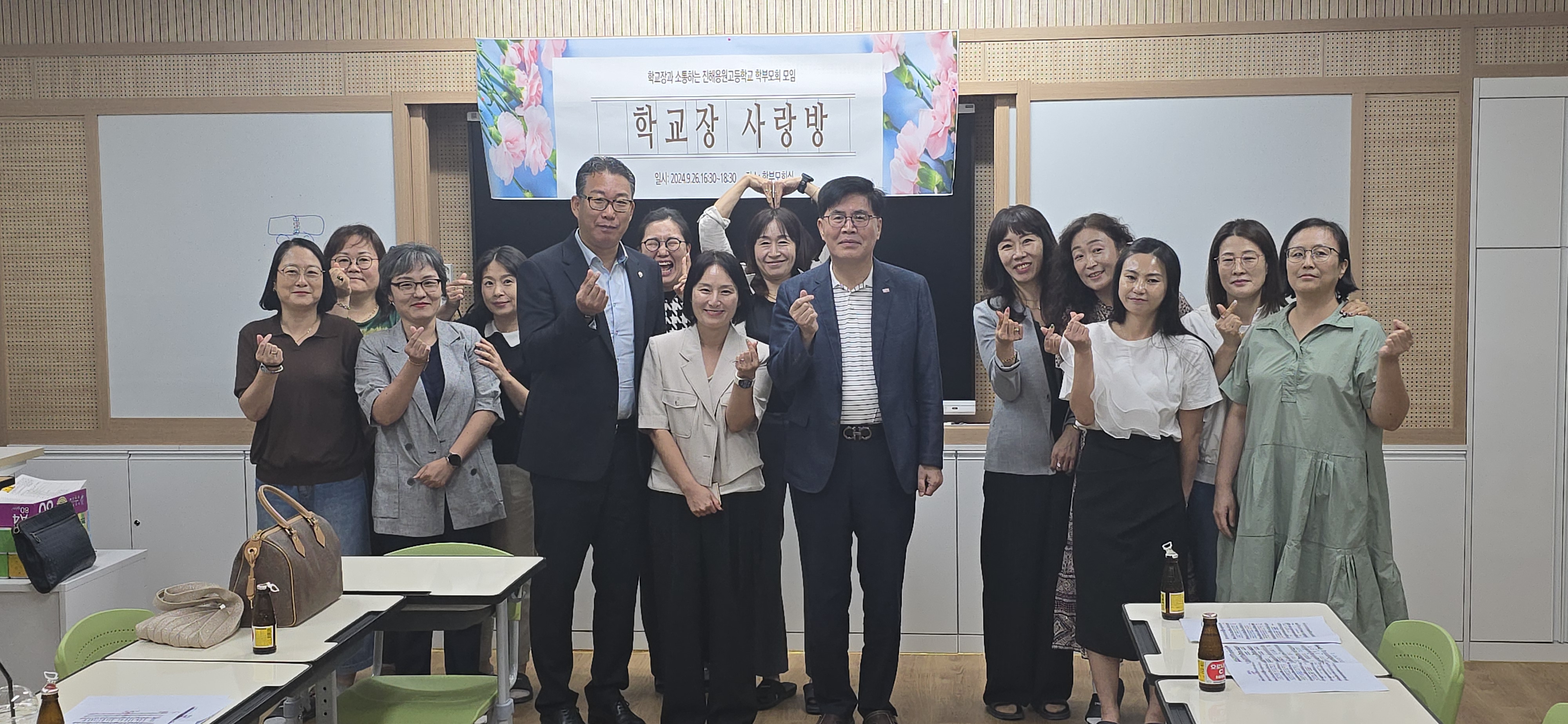 진해용원고, 노래와 함께하는 학교장 사랑방 개최 - 관련이미지3