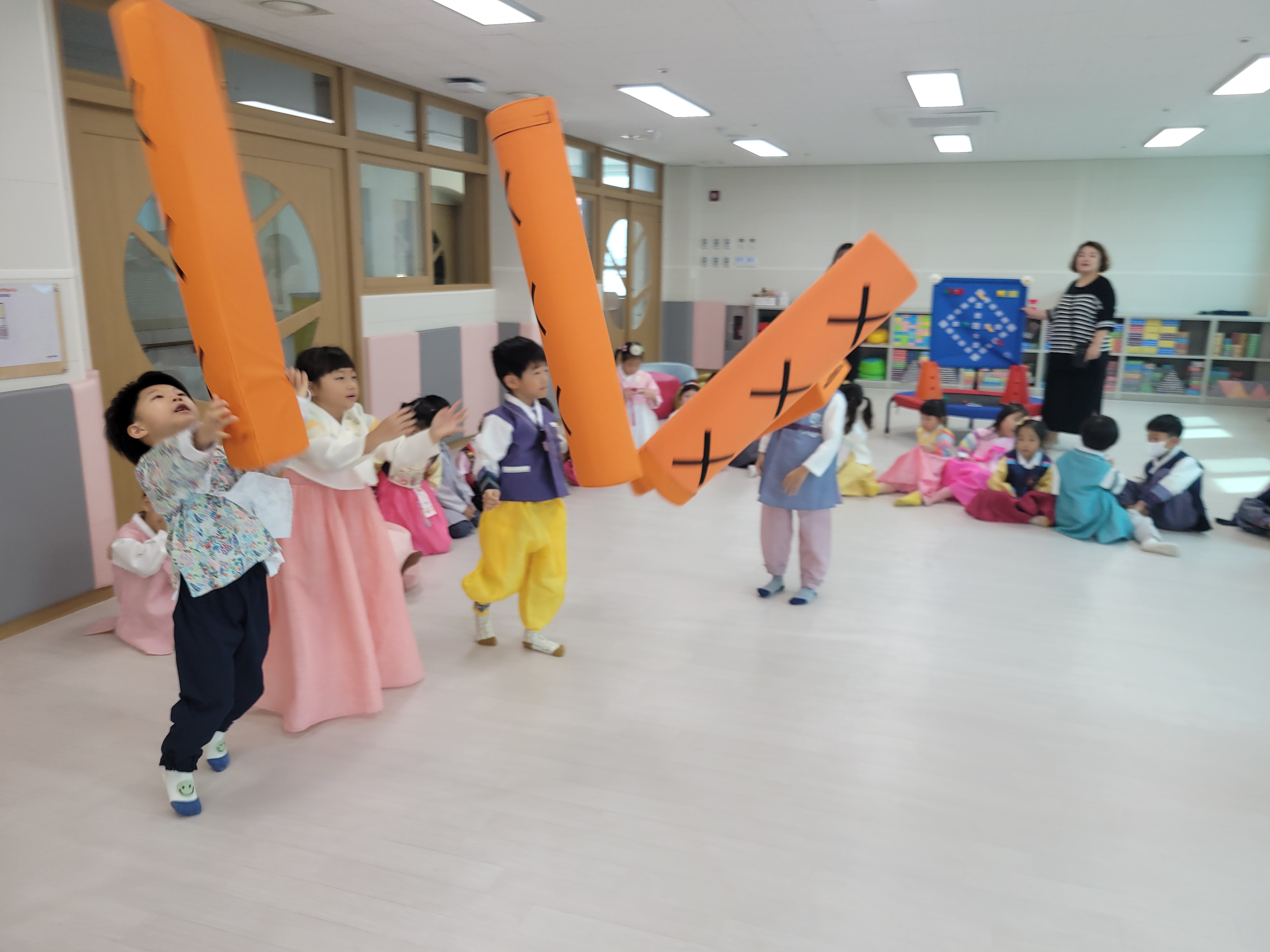 김해 단설 장유유치원, 우리 옛놀이 한마당이 열렸어요 - 관련이미지2
