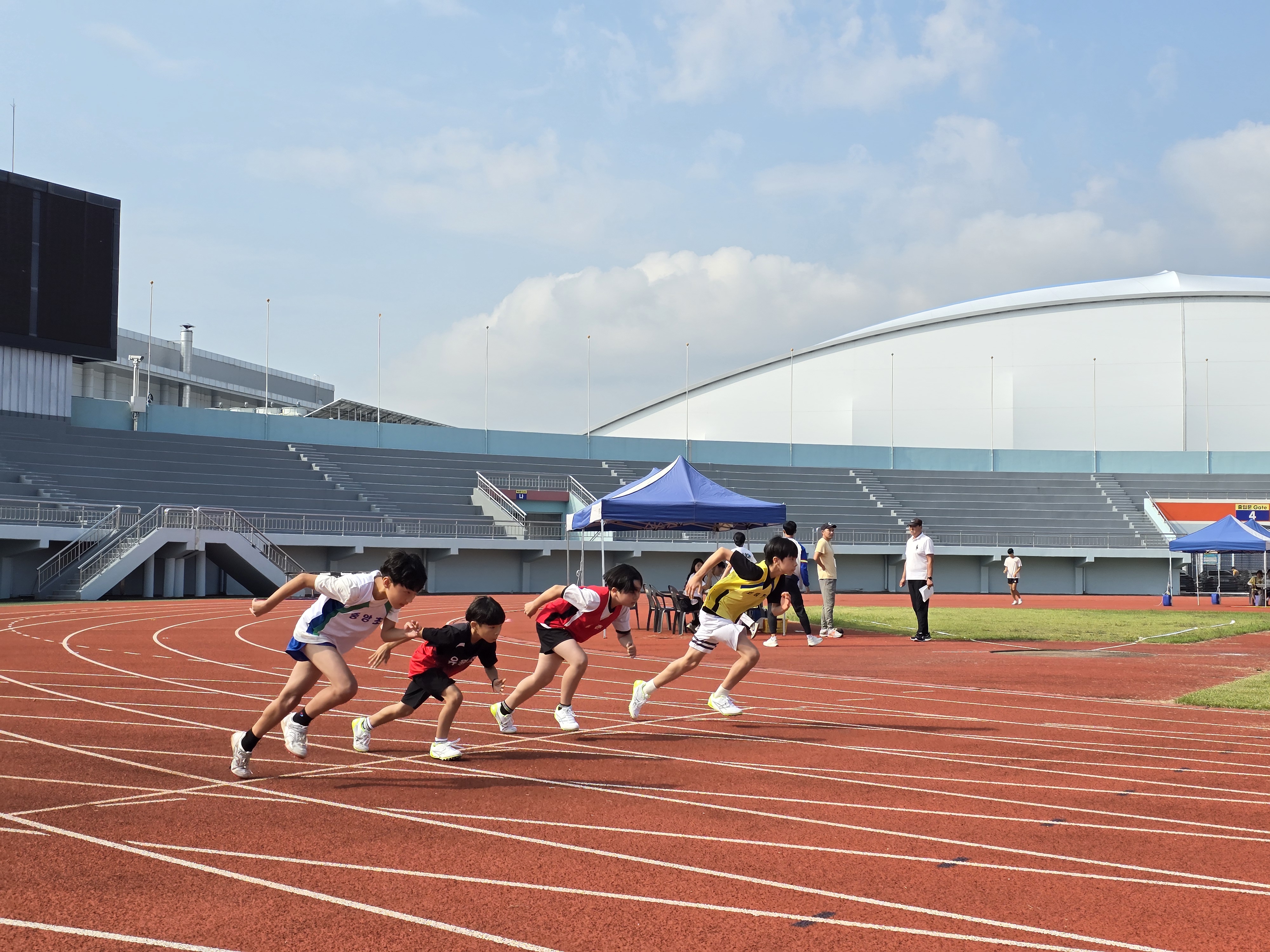 육상대회를 넘어, 함께 즐기는 축제로의 변화 - 관련이미지8