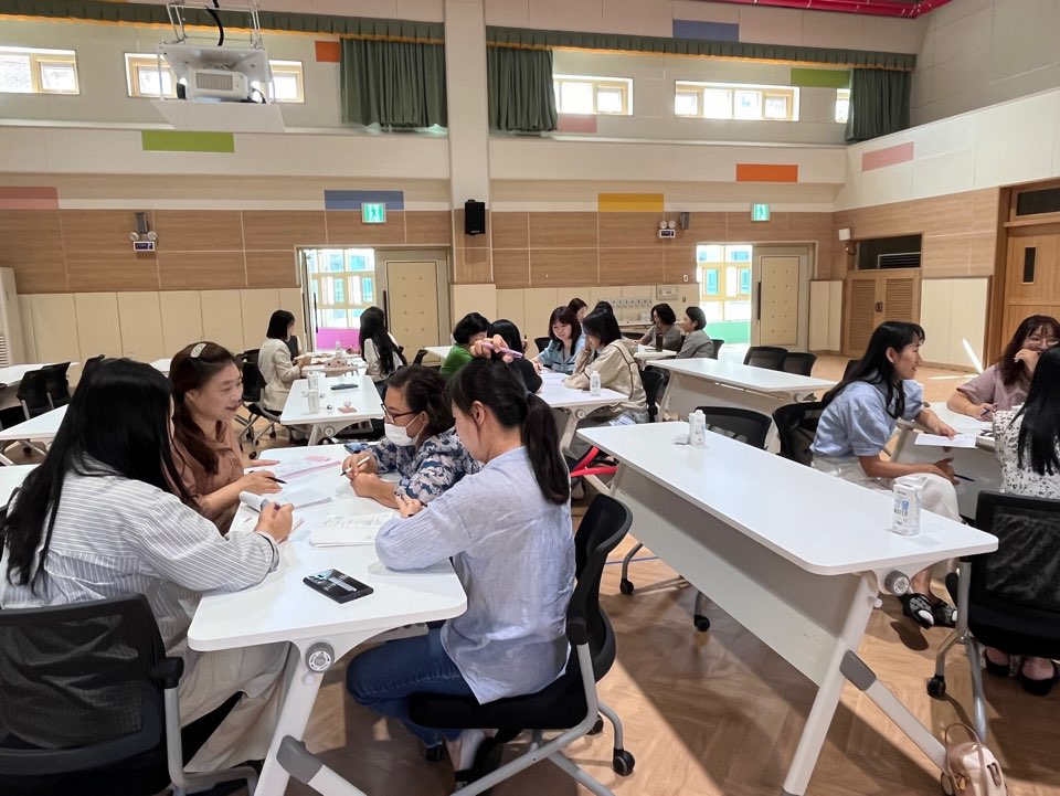 햇살가득유치원, 교육과정 거점유치원 ‘교사와 유아를 위한 질문 놀이 유형’ 교원 연수 개최 - 관련이미지2