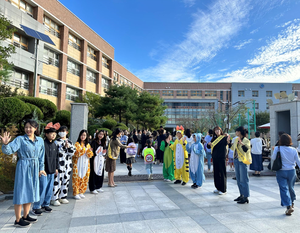 민주적 학교 문화 우리 손으로 만들어요!! - 2024. 장재초 민주적 학교 문화 조성을 위한 아침맞이 캠페인 실시 - - 관련이미지1