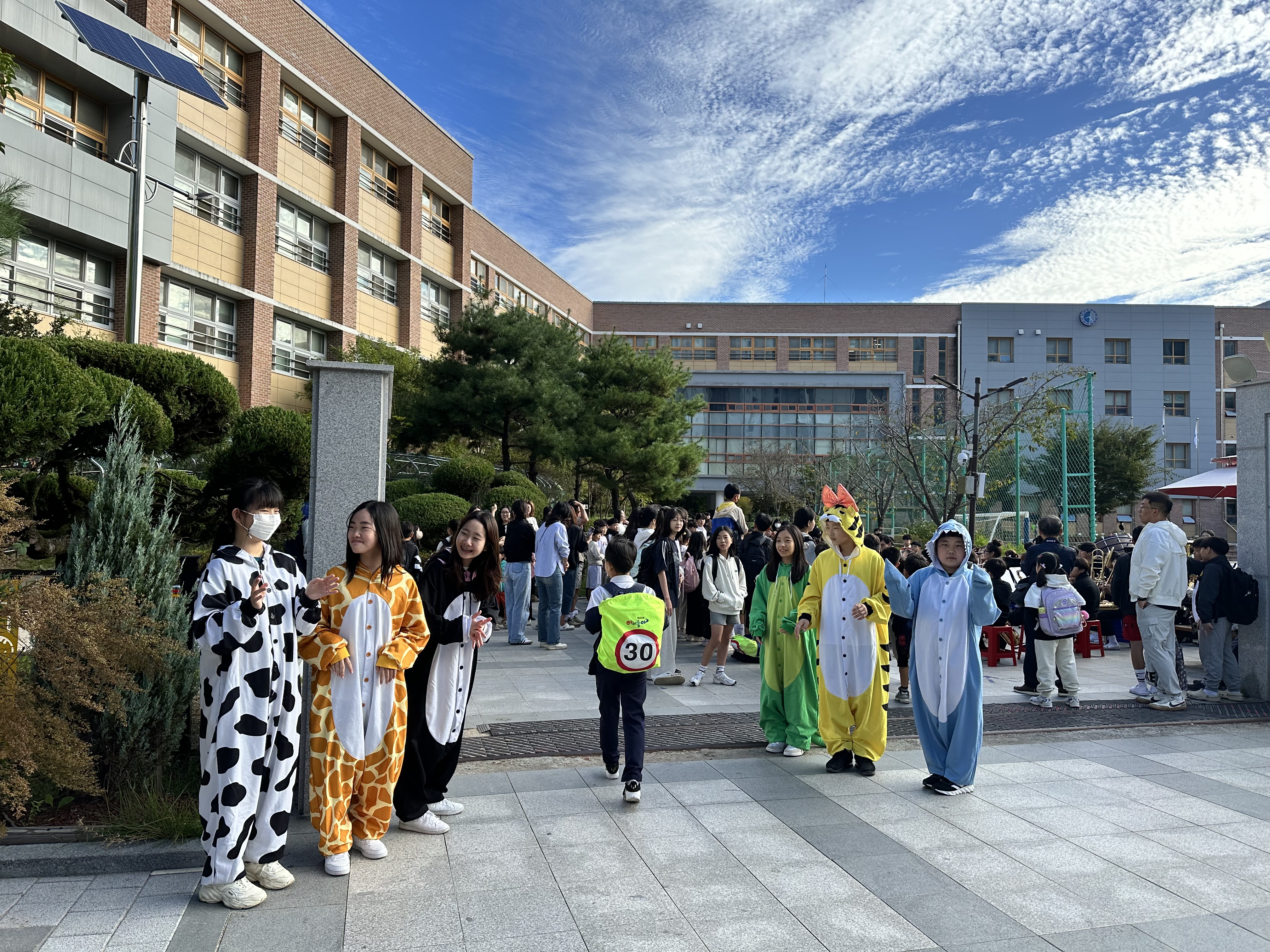 민주적 학교 문화 우리 손으로 만들어요!! - 2024. 장재초 민주적 학교 문화 조성을 위한 아침맞이 캠페인 실시 - - 관련이미지2
