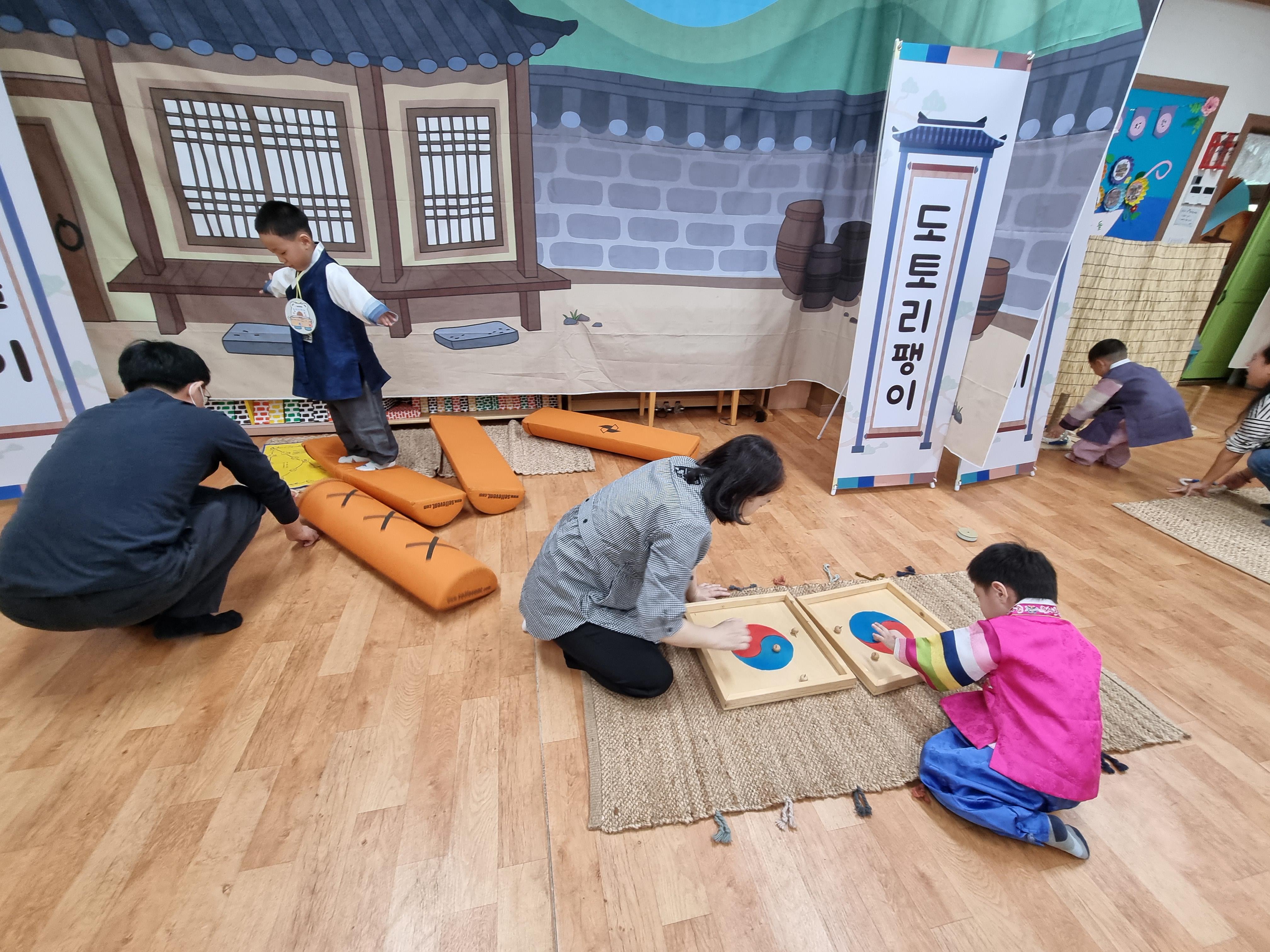 학부모와 함께하는 전통 놀이 한마당 - 관련이미지2
