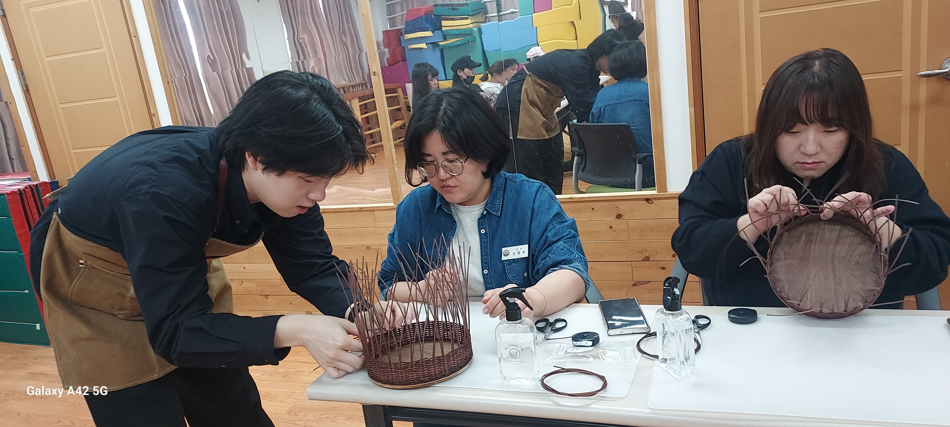 함안유치원, 방과후 놀이배움터 학부모와 함께하는 라탄공예 연수 - 관련이미지2