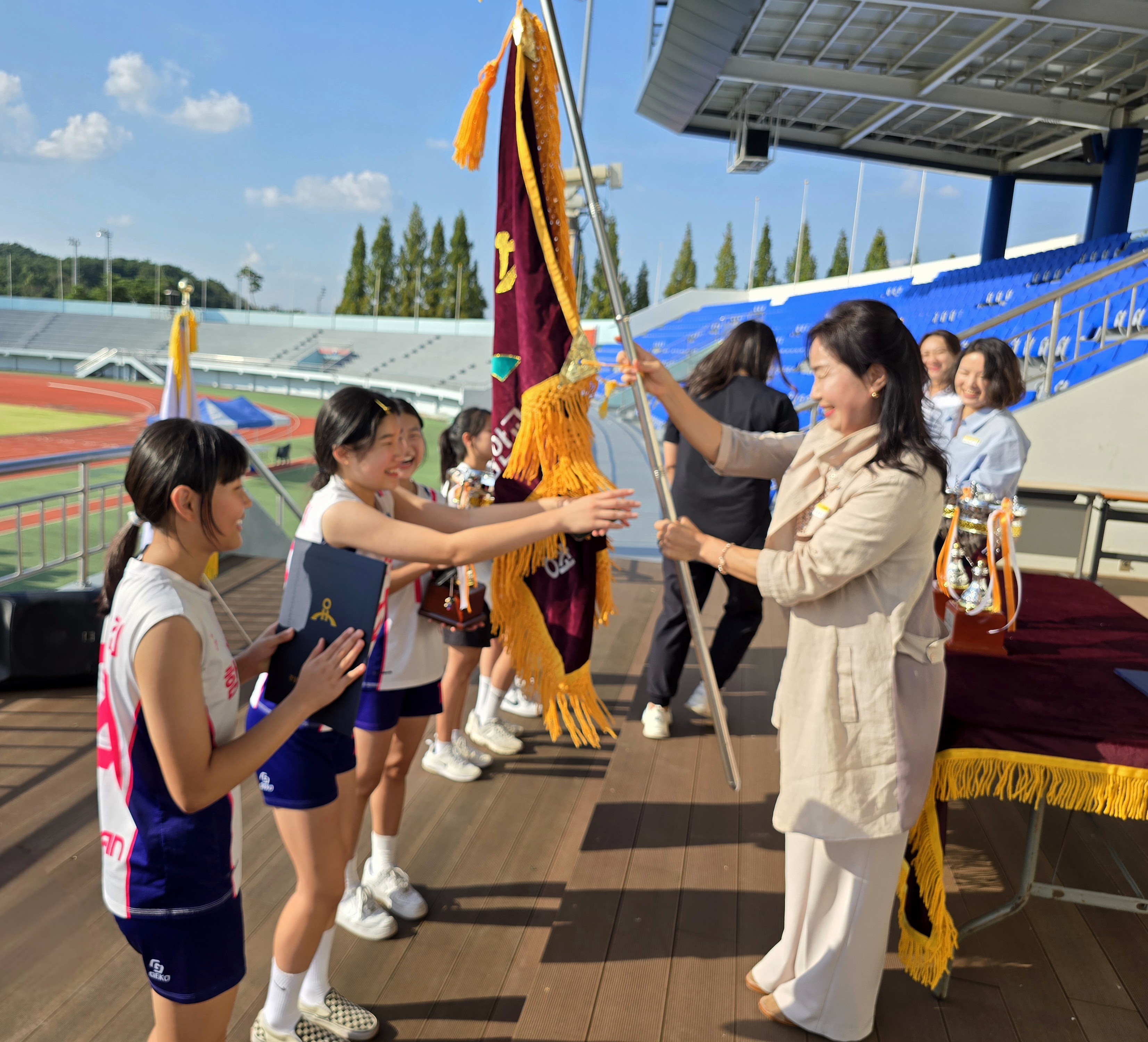 함안여자중학교, 제38회 교육장기 육상대회에서 여중부 종합우승 결실 거둬 - 관련이미지2