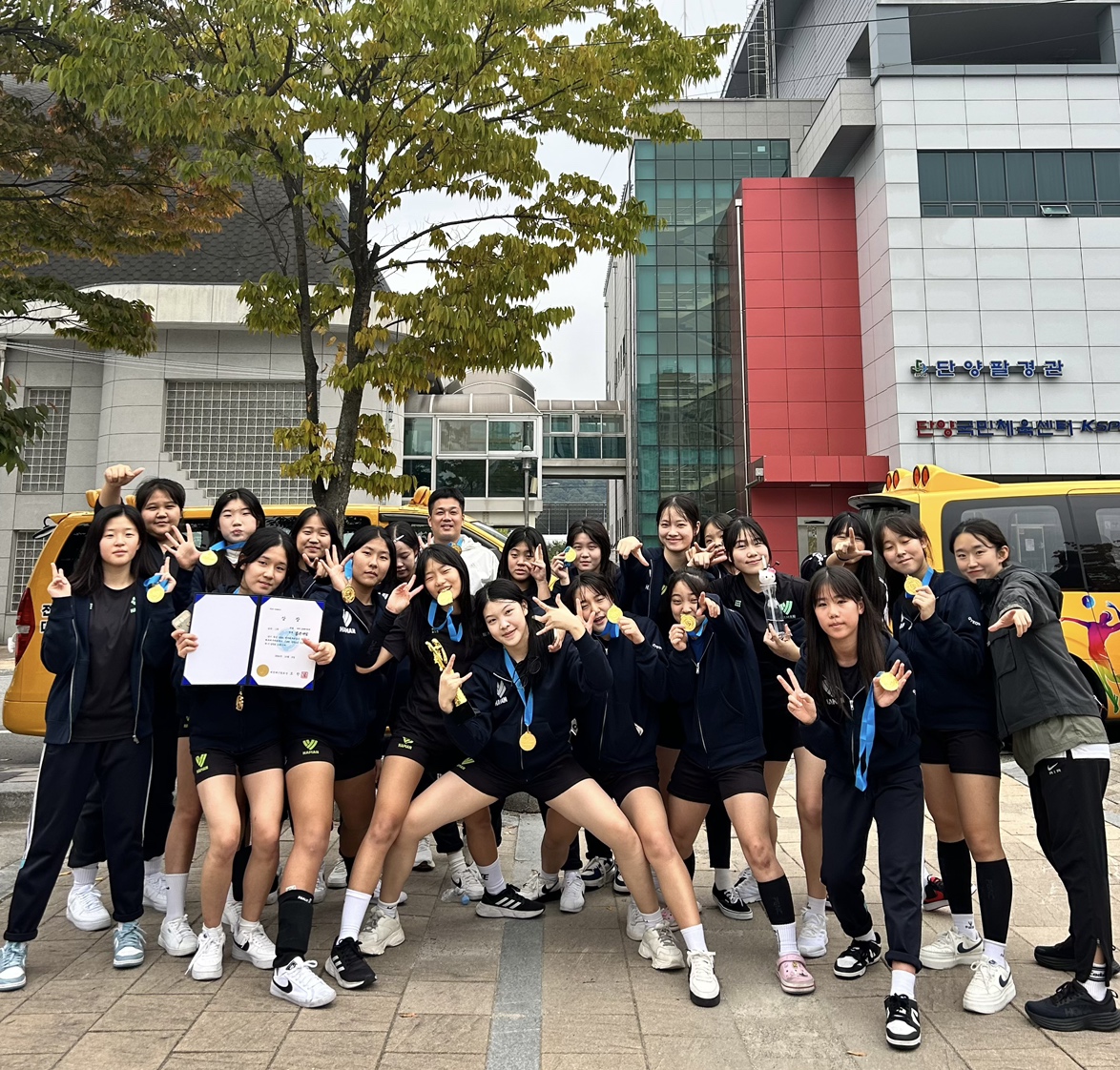 함안여자중학교, 함안여중은 강했다, 대한 체육 회장기 배구대회 압도적으로 우승 - 관련이미지2