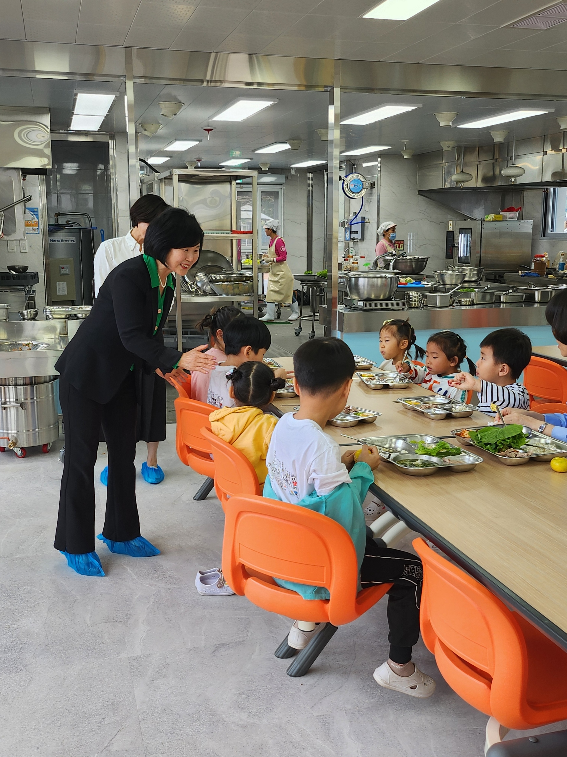 유곡초등학교 급식소「비처럼」개소식 및 의령교육지원청, 간부공무원 특별점검 실시 - 관련이미지1