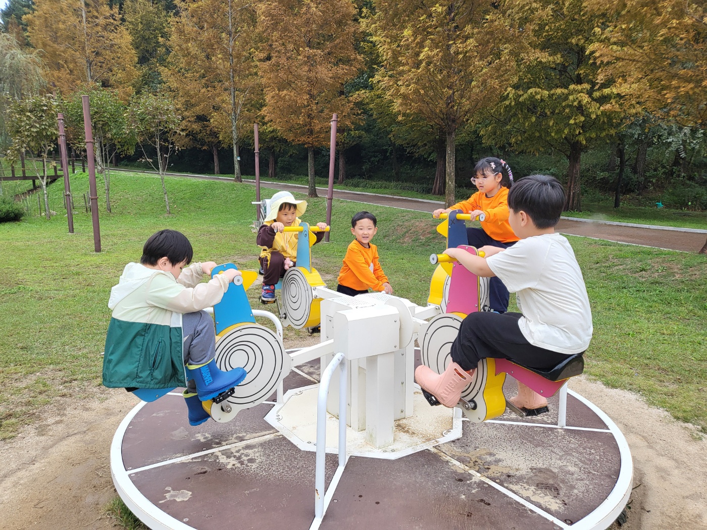 한려초등학교병설유치원,  자연과 함께 하는 생태유아교육 실시 - 관련이미지1