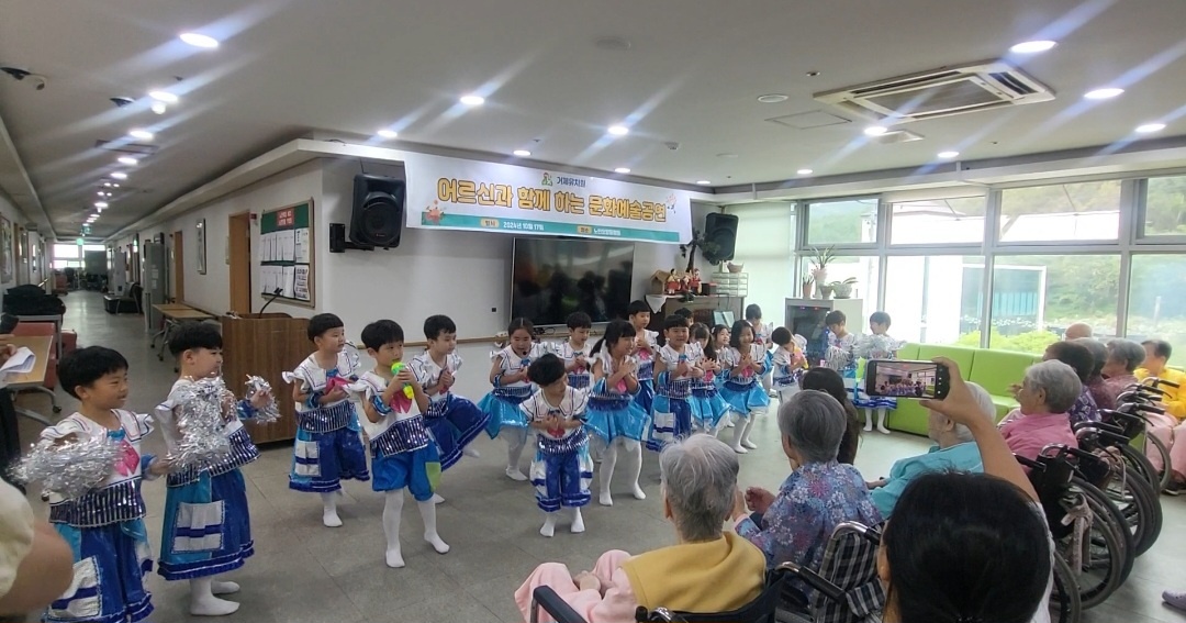 거제유치원, 지역사회와 함께하는 공연 실시 - 관련이미지3
