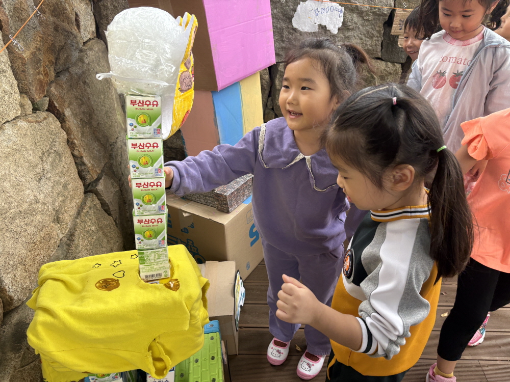 곰내유, ‘쓸모없어도 괜찮아’환경미술전시회로 멸종위기 동물을 알리다 - 관련이미지8
