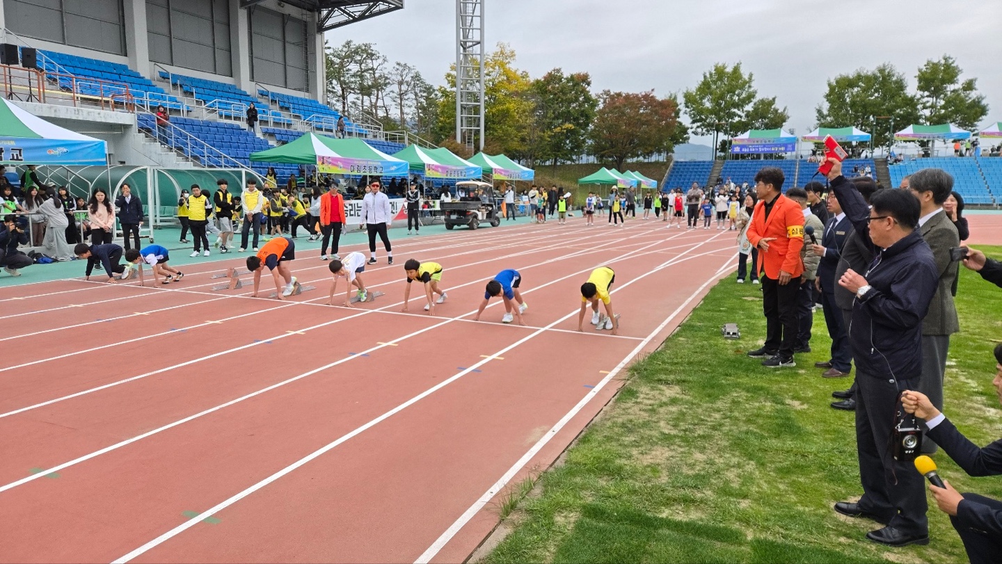 거창교육지원청, 교육장배 초·중학생 육상경기대회 개최- 거창 육상 꿈나무들의 힘찬 도약 - - 관련이미지2