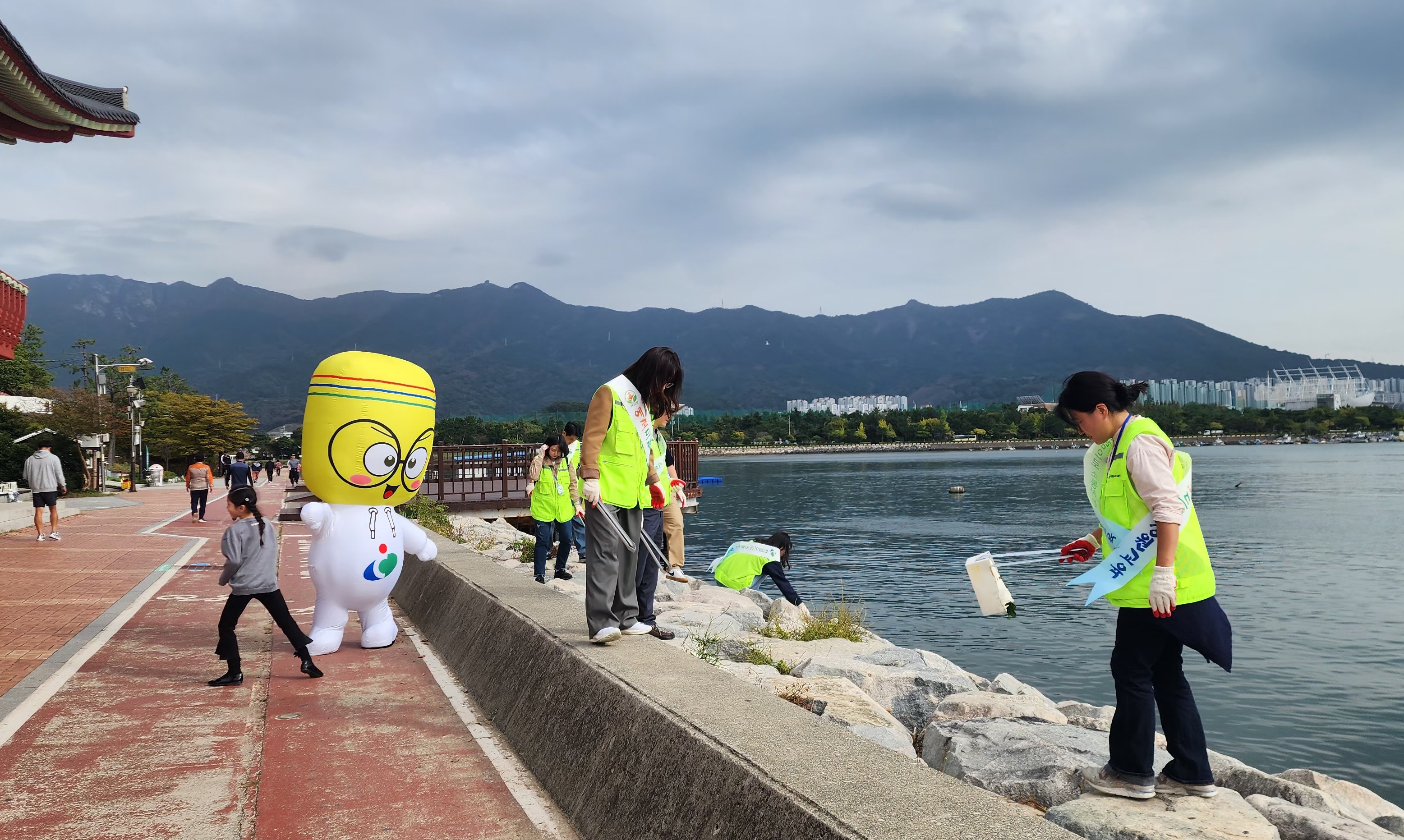창원교육지원청, 지구살리기와 청렴 실천 활동 펼쳐~~ - 관련이미지2