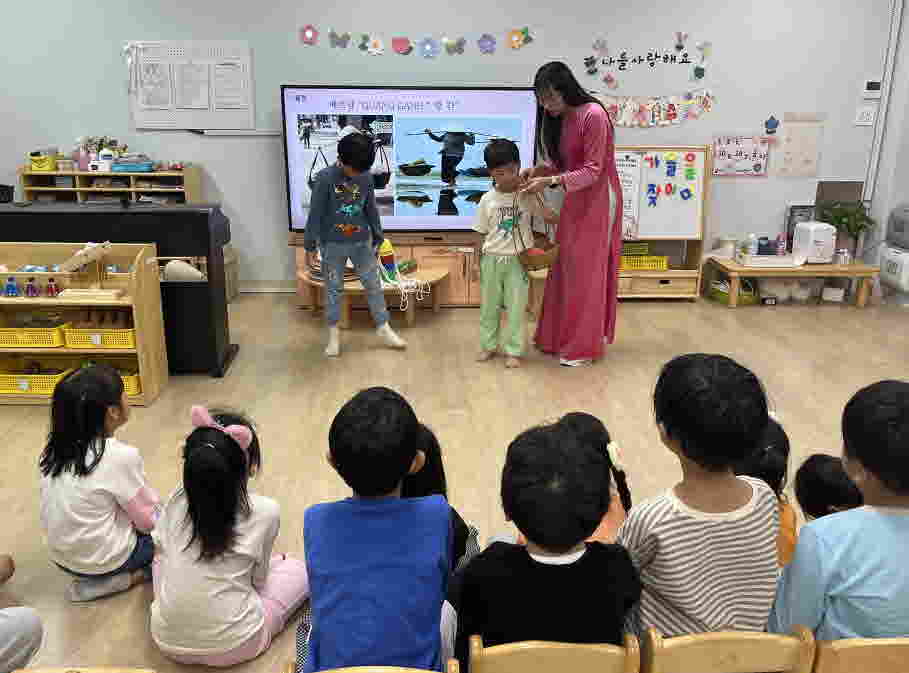 2024. 사등유치원 지역거점유치원 주관 찾아오는 다문화 체험운영 - 관련이미지1