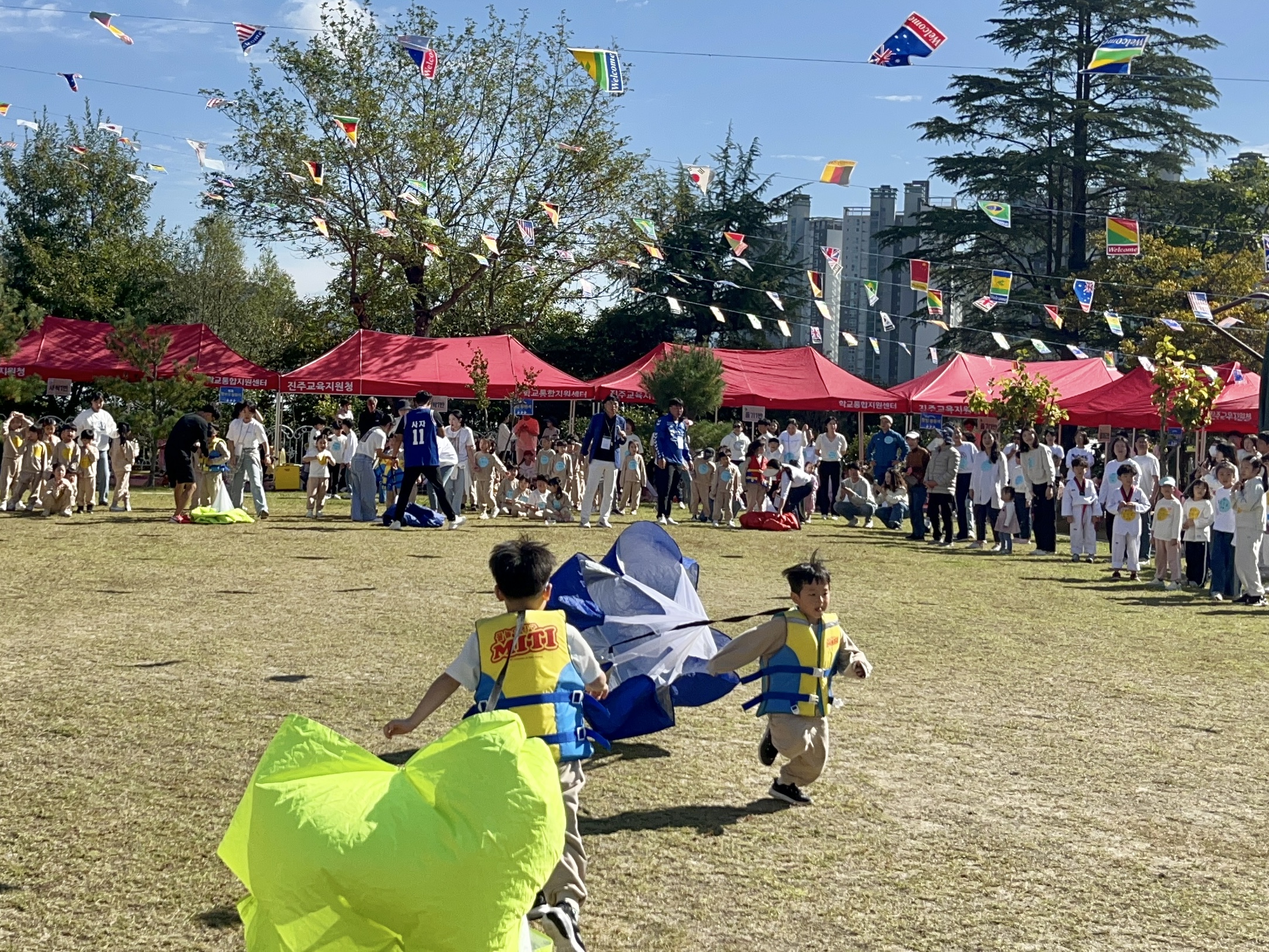 진주누리유치원, 가족과 함께하는 가을맞이 가족운동회 “가족사랑 온누리-Day”개최 - 관련이미지1