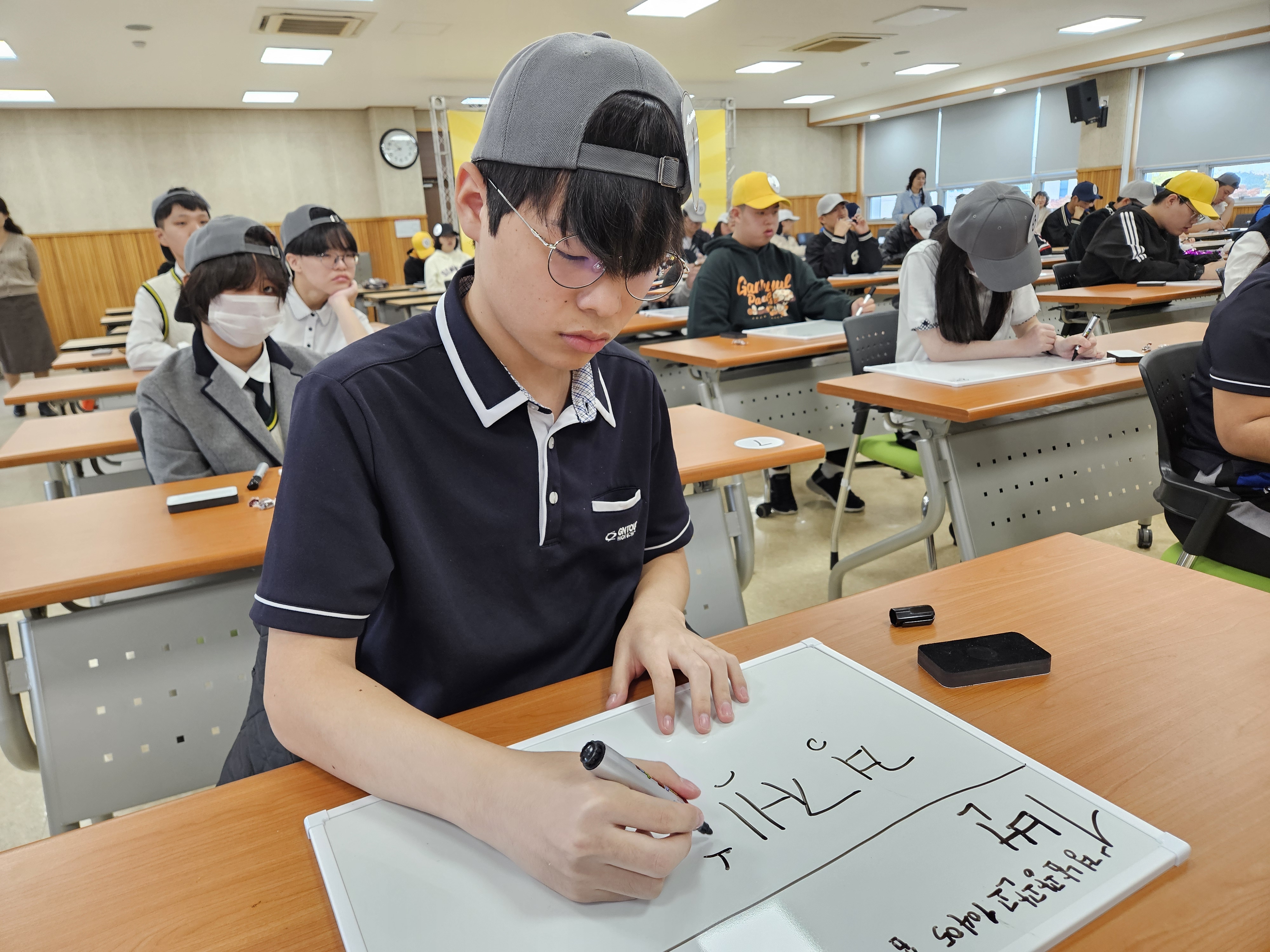 창원교육지원청, 도전! 경제 골든벨을 울려라- 경제 퀴즈대회를 열다 - 관련이미지7