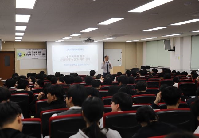 함안고 2024. 하반기 저자 초청 특강 개최 - 관련이미지1