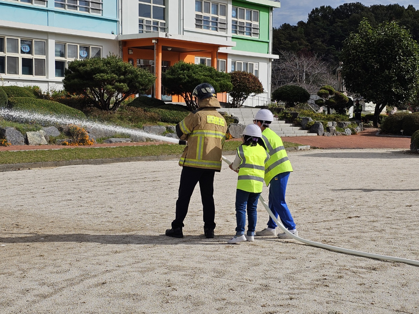 우리 학교 안전은 우리가 책임진다 - 관련이미지2