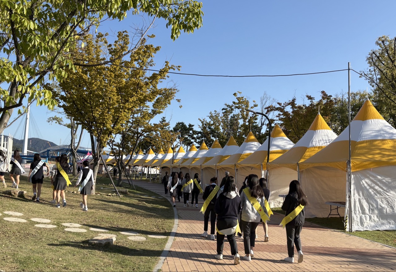 마산제일여중 2024. 마산 가고파 국화축제 마음챙김 캠페인 활동 - 관련이미지2