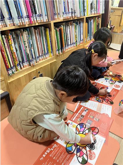 팔룡초병설유치원, 오밀조밀 북버스 체험 - 관련이미지5