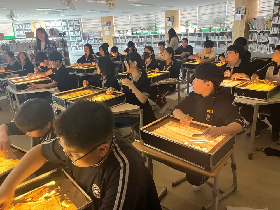 김해대곡중학교, 가을 달빛 독서 캠프 실시 - 관련이미지1