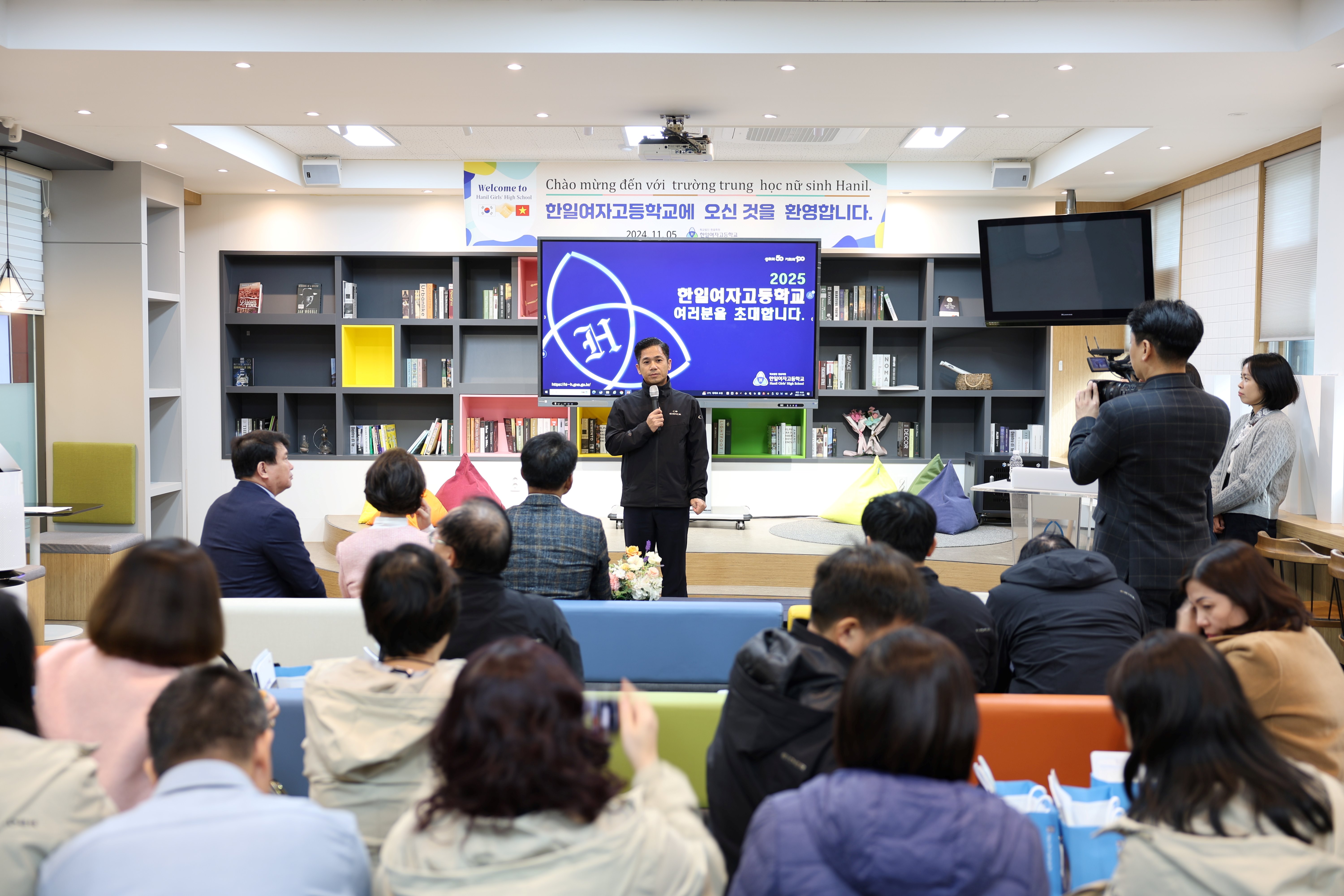 창원 한일여고 - 정보화 우수학교로 베트남 교원 및 교육부 관계자 견학 - 관련이미지2