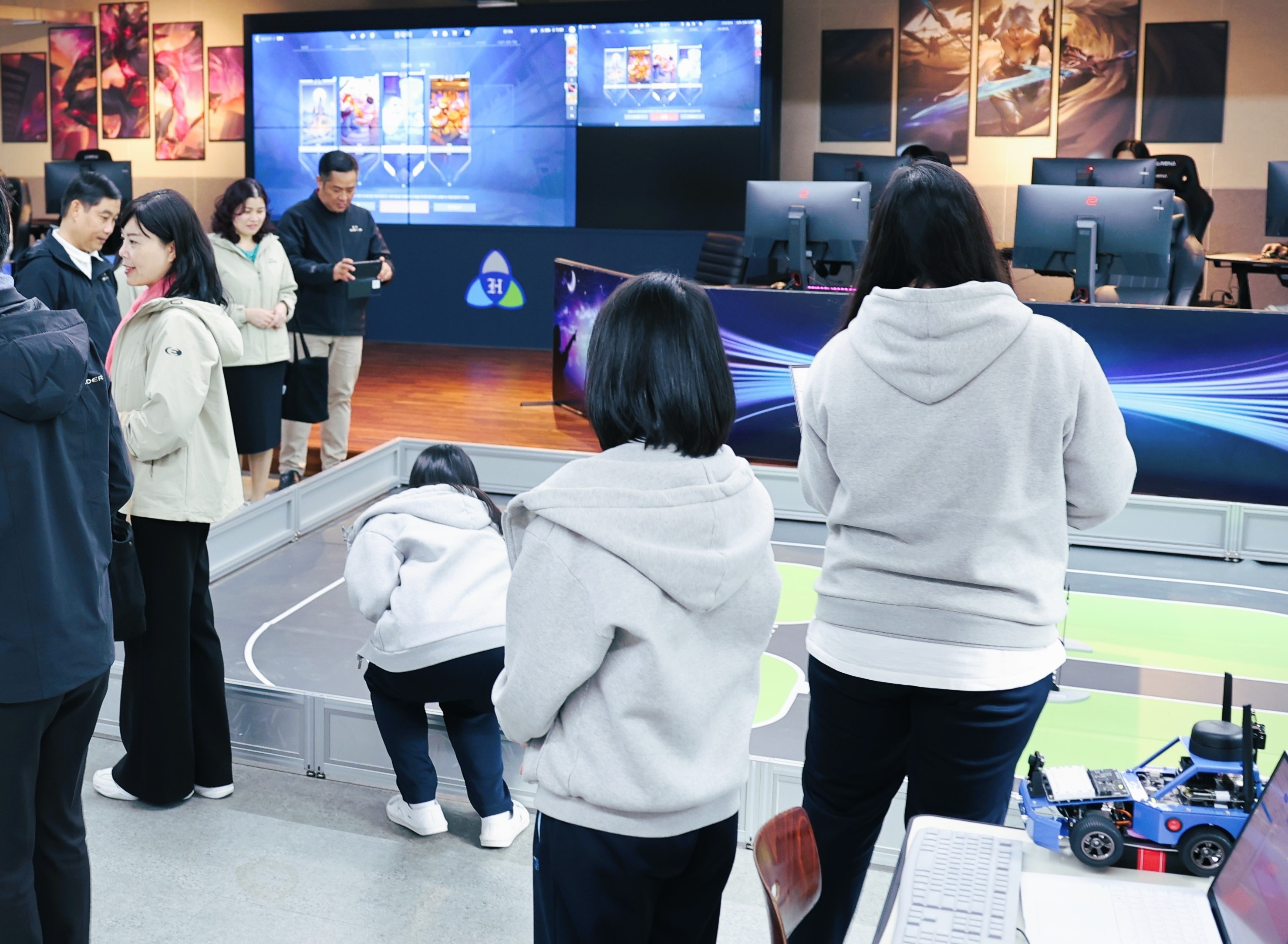 창원 한일여고 - 정보화 우수학교로 베트남 교원 및 교육부 관계자 견학 - 관련이미지6