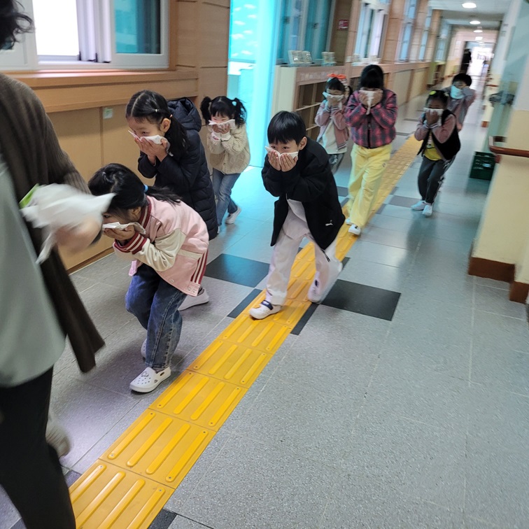 석전초병설유치원의 소방대피훈련 - 관련이미지1
