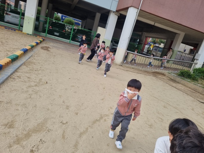석전초병설유치원의 소방대피훈련 - 관련이미지2