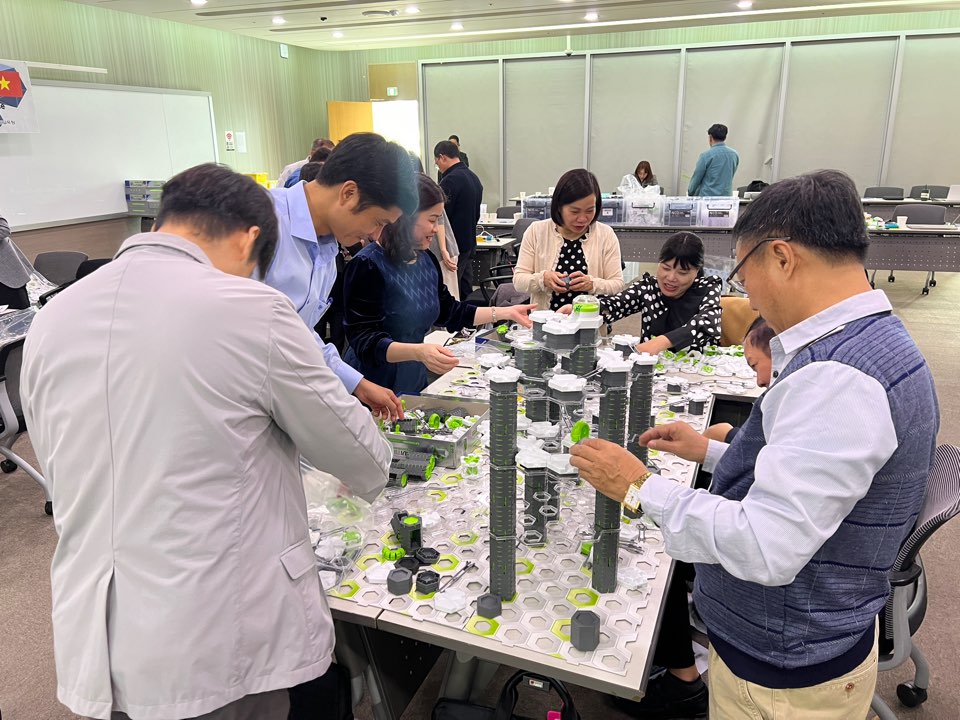 베트남 교원, 경남서 선진 정보화 교육 받아 - 관련이미지2