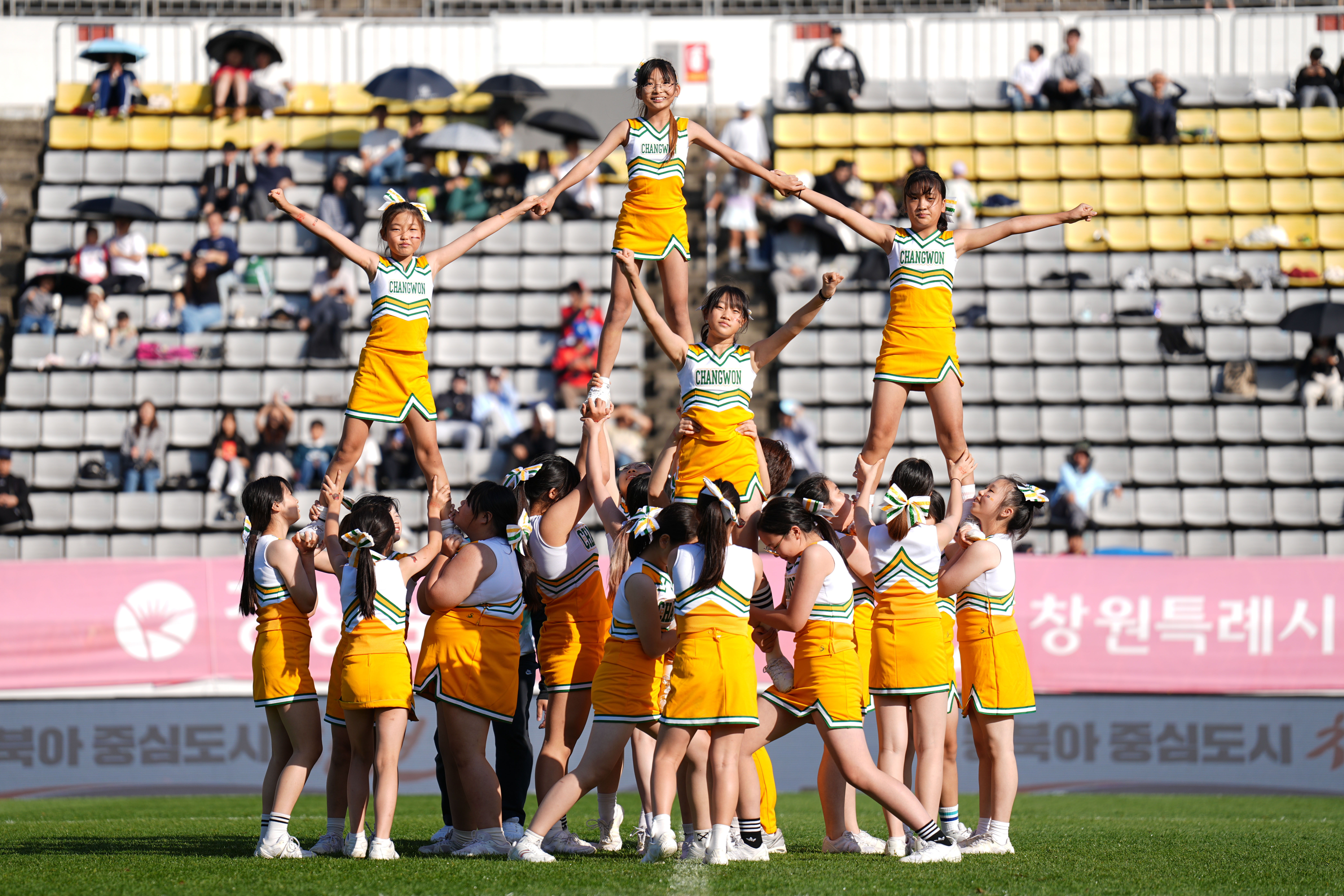 창원초, 경남FC 초청 홈경기 공연 참가 - 관련이미지1