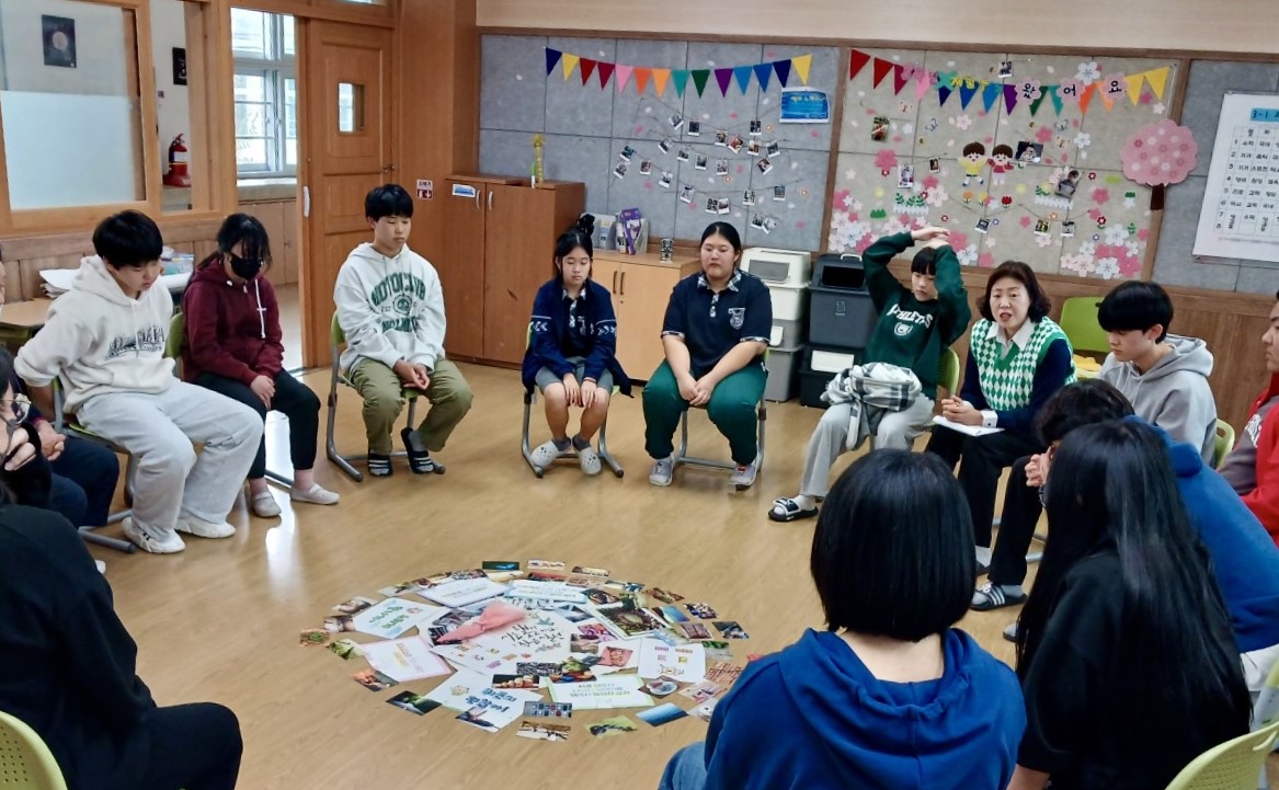 밀양교육지원청, 학교폭력 및 디지털 성범죄 예방교육‘존중의 약속 만들기’서클 실시 - 관련이미지1