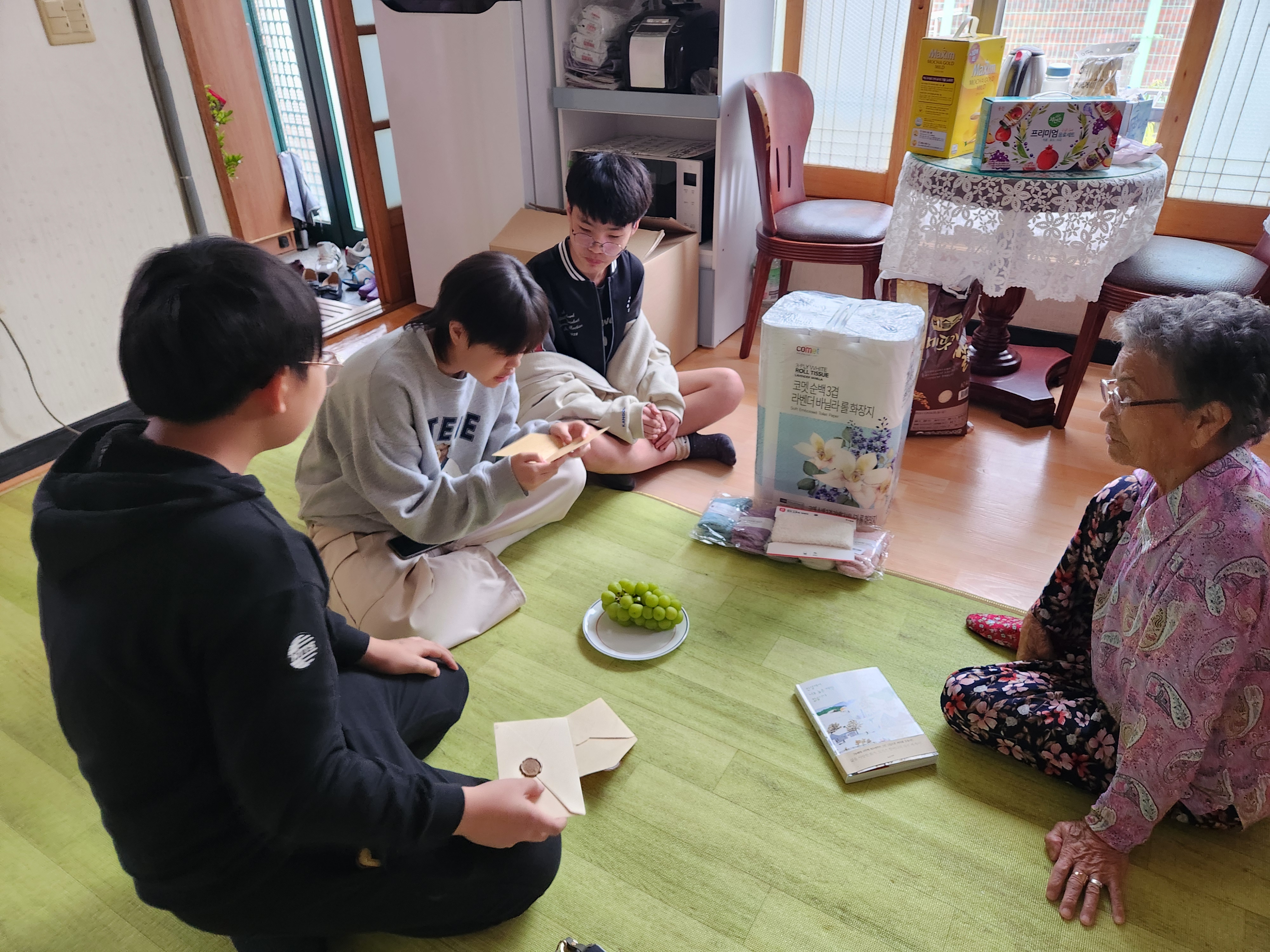 하동 진교중 독서동아리‘도란도란, 사랑배달’봉사활동 - 관련이미지2