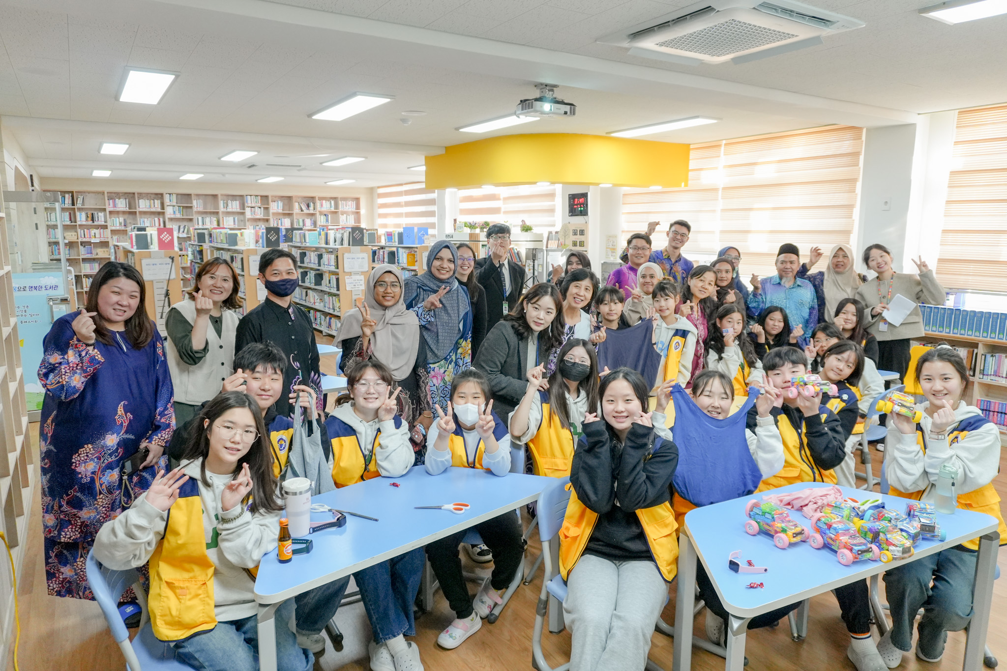 통영 용남초, RCE페낭 교사 연수 및 제15차 통영ESD국제포럼 국외 참가자 본교 방문 - 관련이미지1