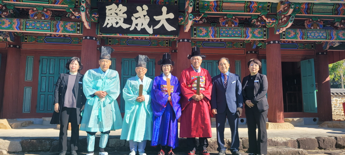거제교육지원청 박정민교육장 성현에게 고유례를 행하다 - 관련이미지2