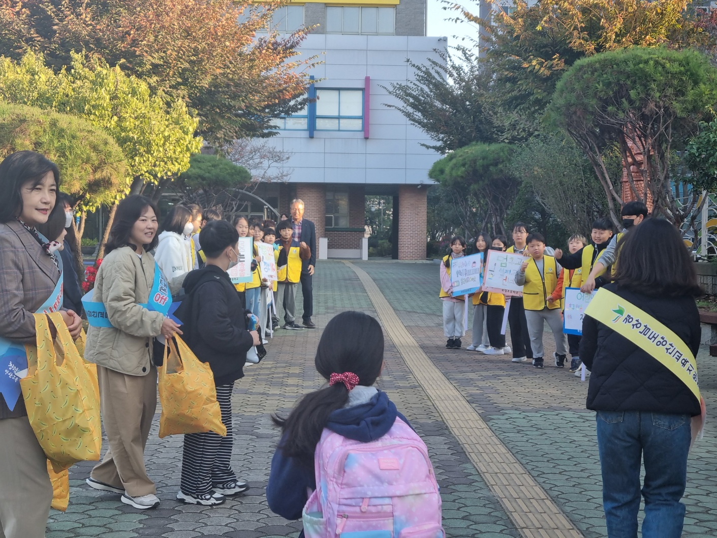 “ 북정초, ‘더 안전한 학교 만들기’ 교통안전 캠페인 실시” - 관련이미지2