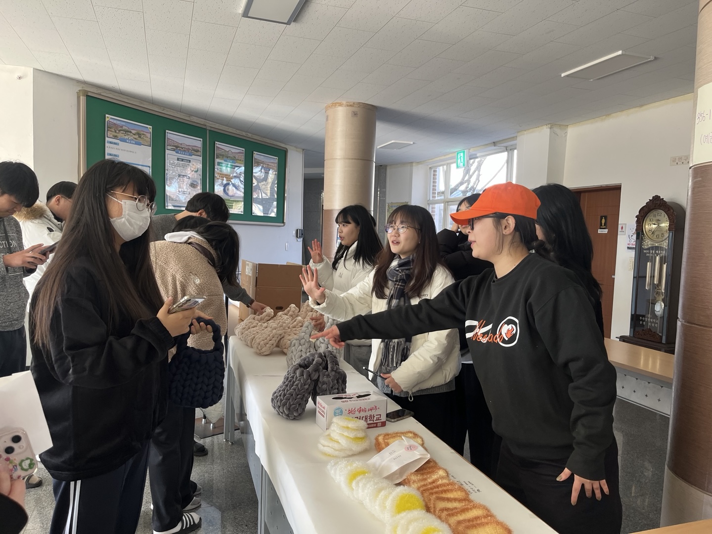 영산고, 고3 학생들의 지역사랑 <사랑의 후원물품 기부활동> - 관련이미지1