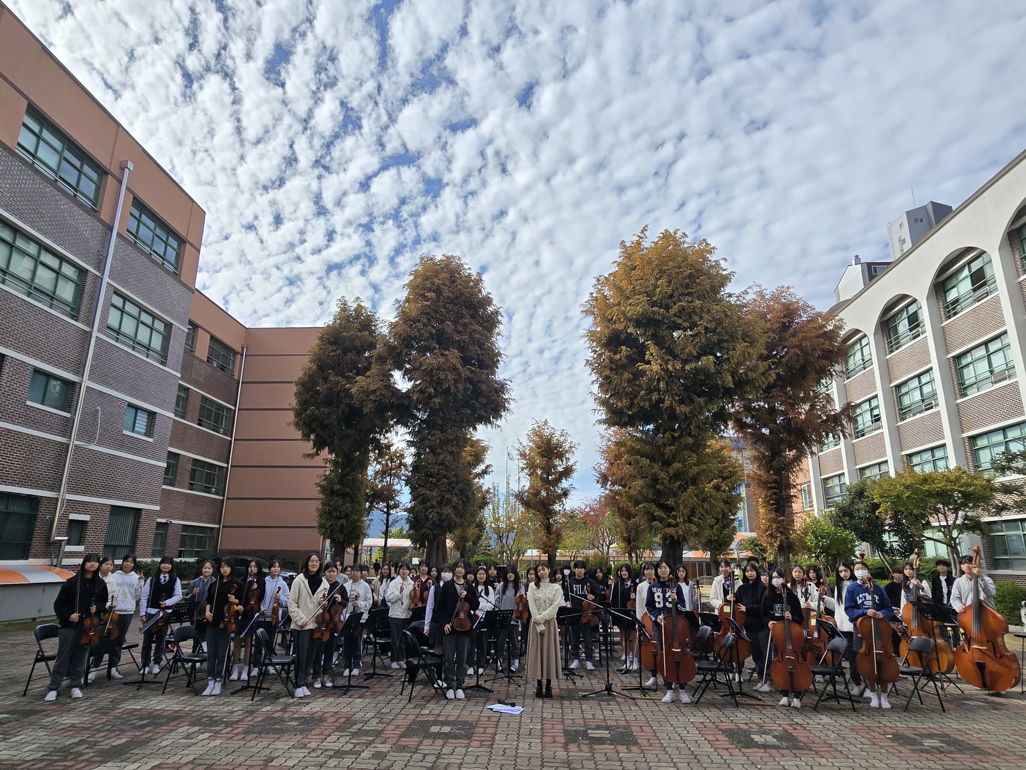 안남중 합주반, ‘사계절 스트링 버스킹’ 가을 공연 개최 - 관련이미지3