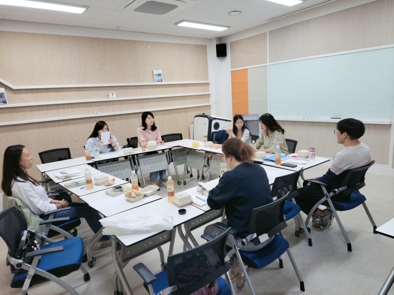 마산도서관, 퇴근 후 인생의 해답을 고전에서 찾다 - 관련이미지1