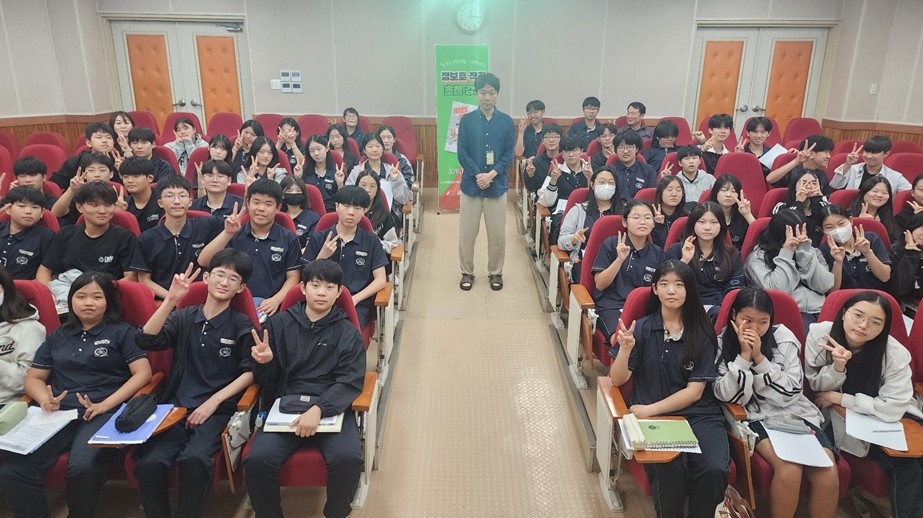 창원동중, 정보훈 작가와 만나다 - 관련이미지2