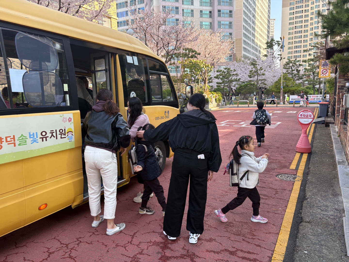 양덕솔빛유치원, 학부모와 함께하는 유아 등원 맞이 - 관련이미지1