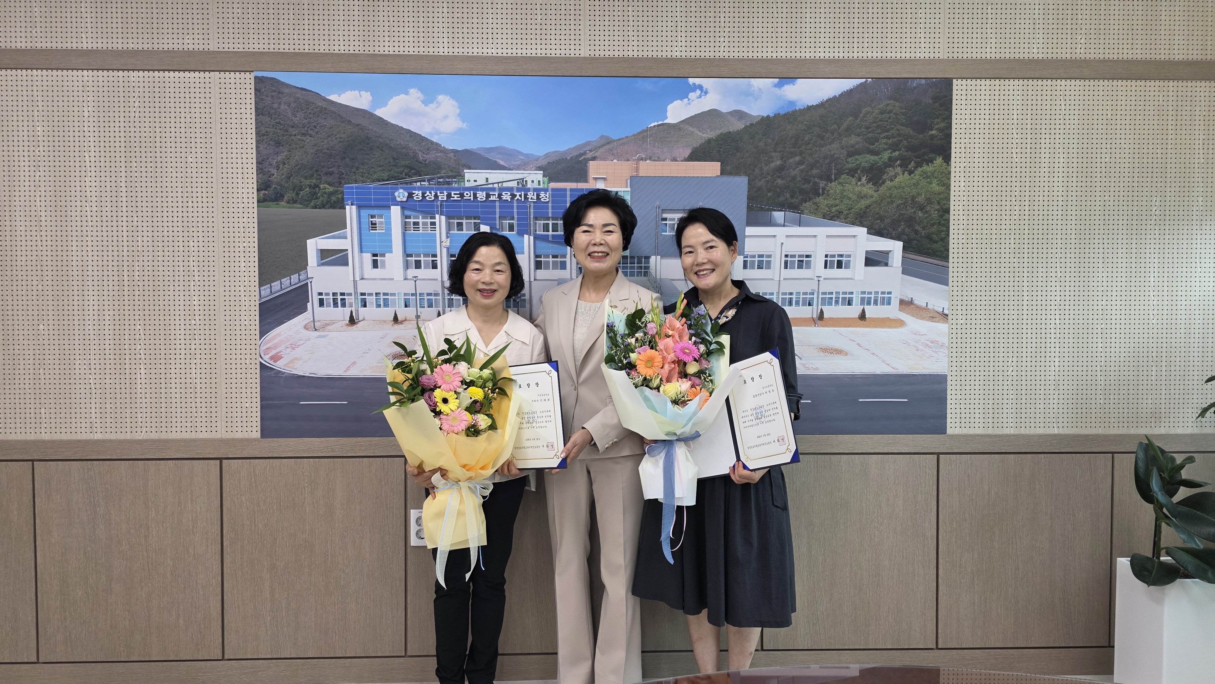 의령교육지원청, 의령교육의 숨은 주역들, 헌신으로 일군 아름다운 마침표 - 관련이미지1