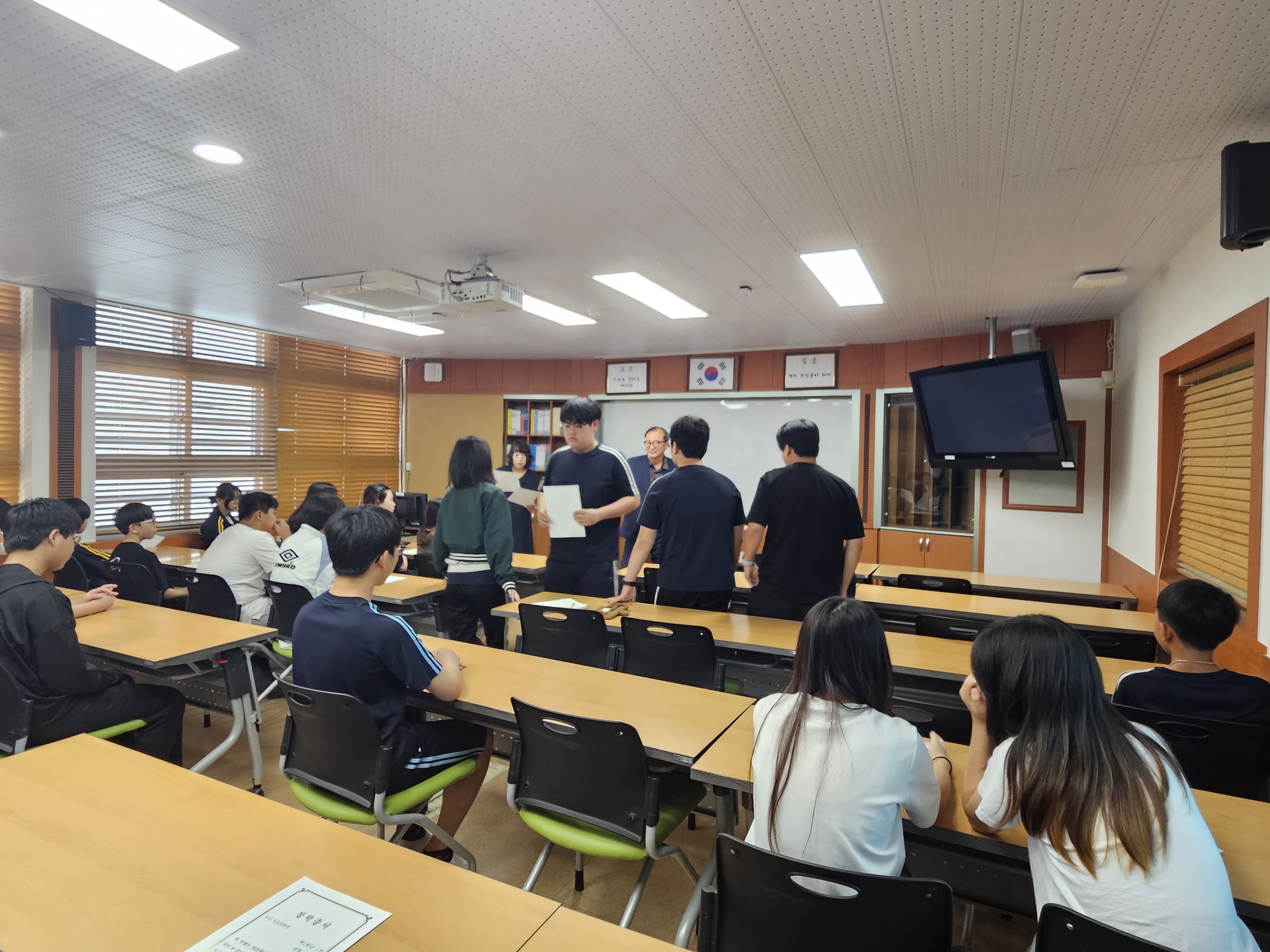 전교생 차별없는 장학금 지급-1,600만원 - 관련이미지1