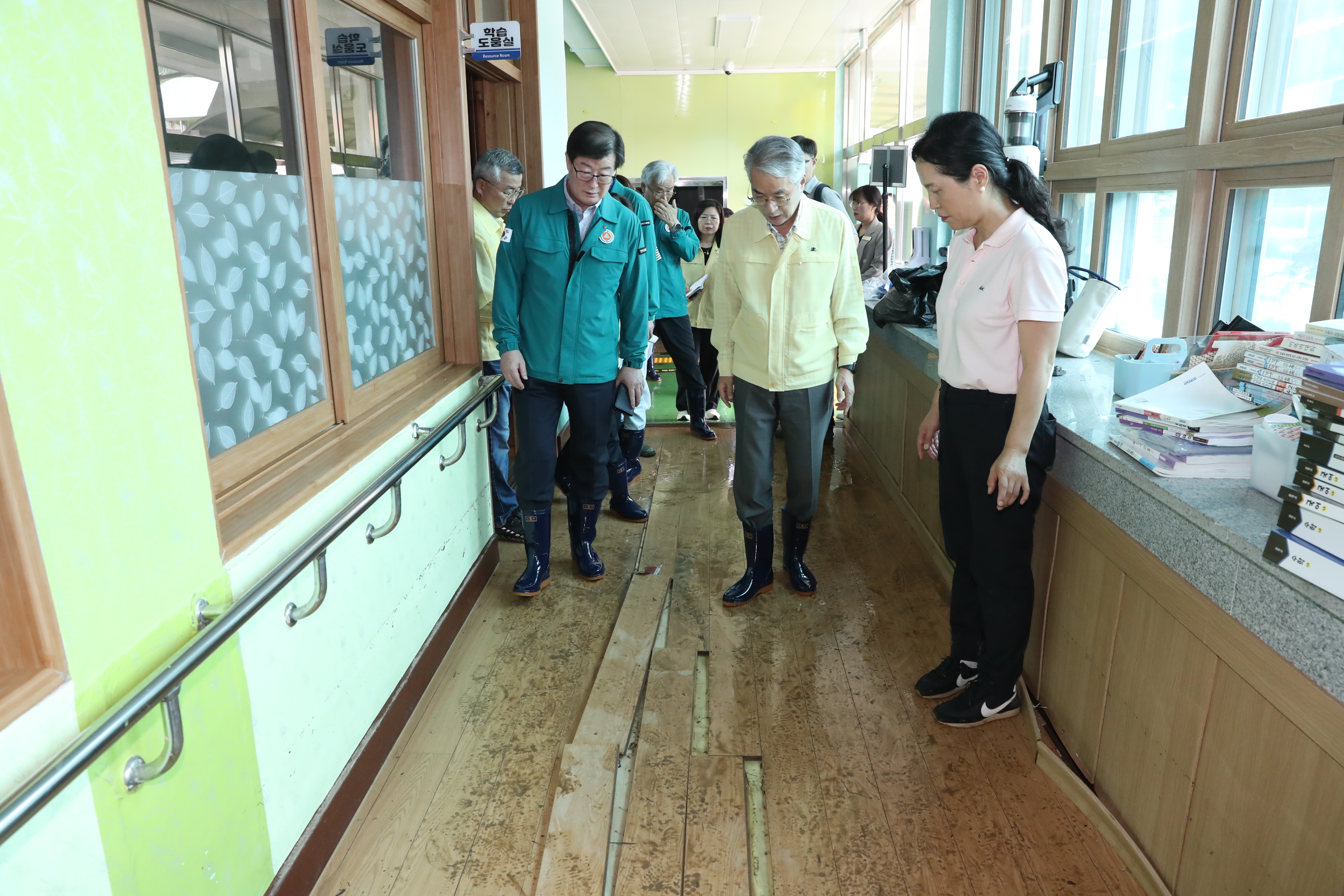 박종훈 경남교육감, 진주 명석초·명석중 수해 현장 찾아 - 관련이미지1