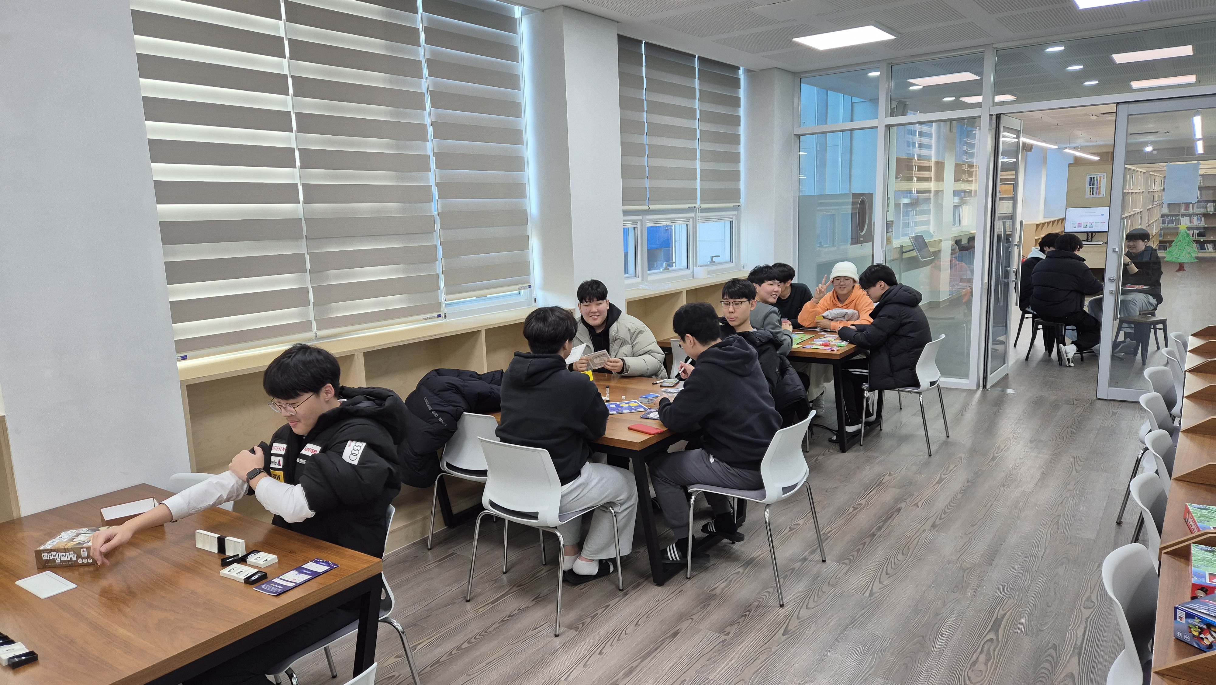 진주고등학교 학생들, 제37회 비봉축제 수익금으로 무안공항 제주항공 여객기 사고 구호활동 후원 - 관련이미지3