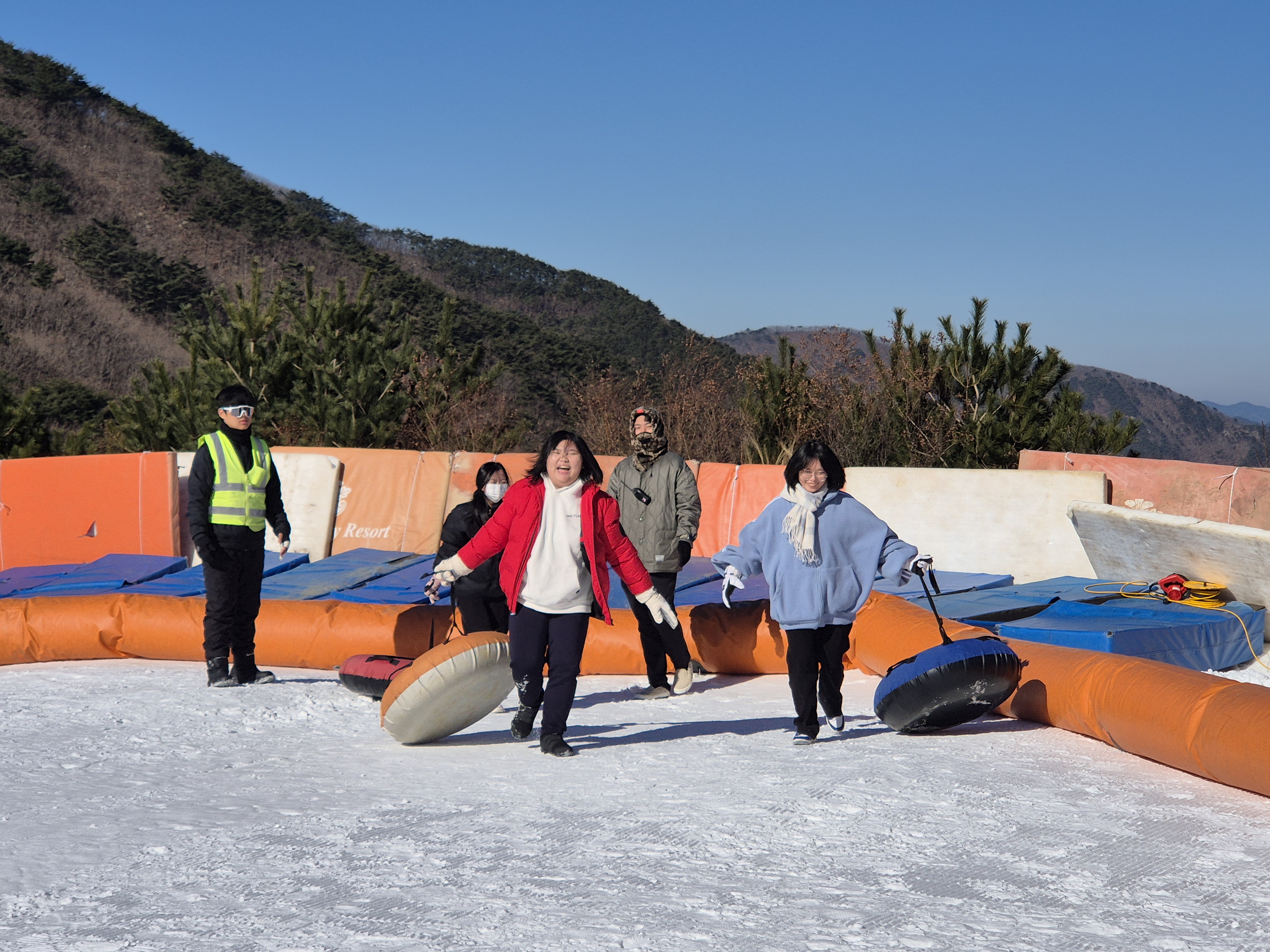 지정중학교, 겨울스포츠로 배우는 직업 세계 - 관련이미지3
