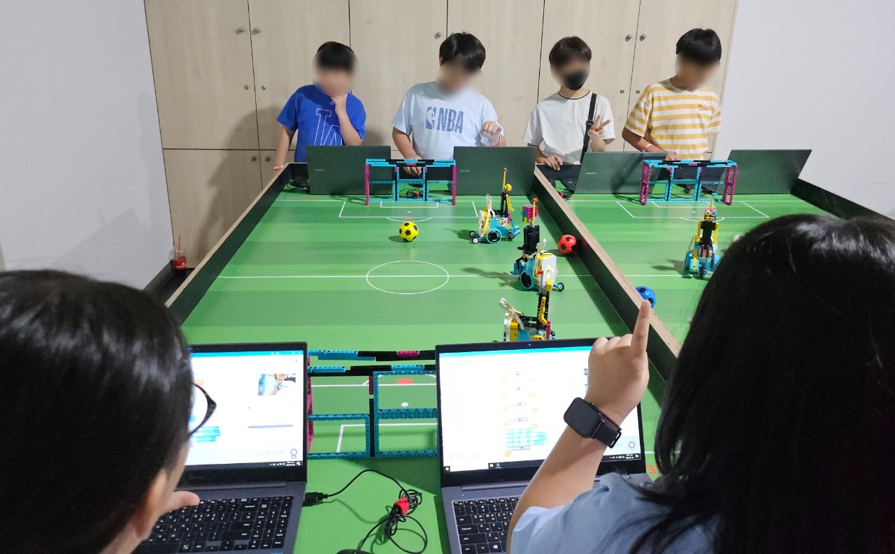 AI와 함께하는 몰입의 시간, 미래교육원에서 따뜻한 겨울을 만나다 - 경상남도교육청 미래교육원 겨울방학 특별프로그램 운영 - - 관련이미지1