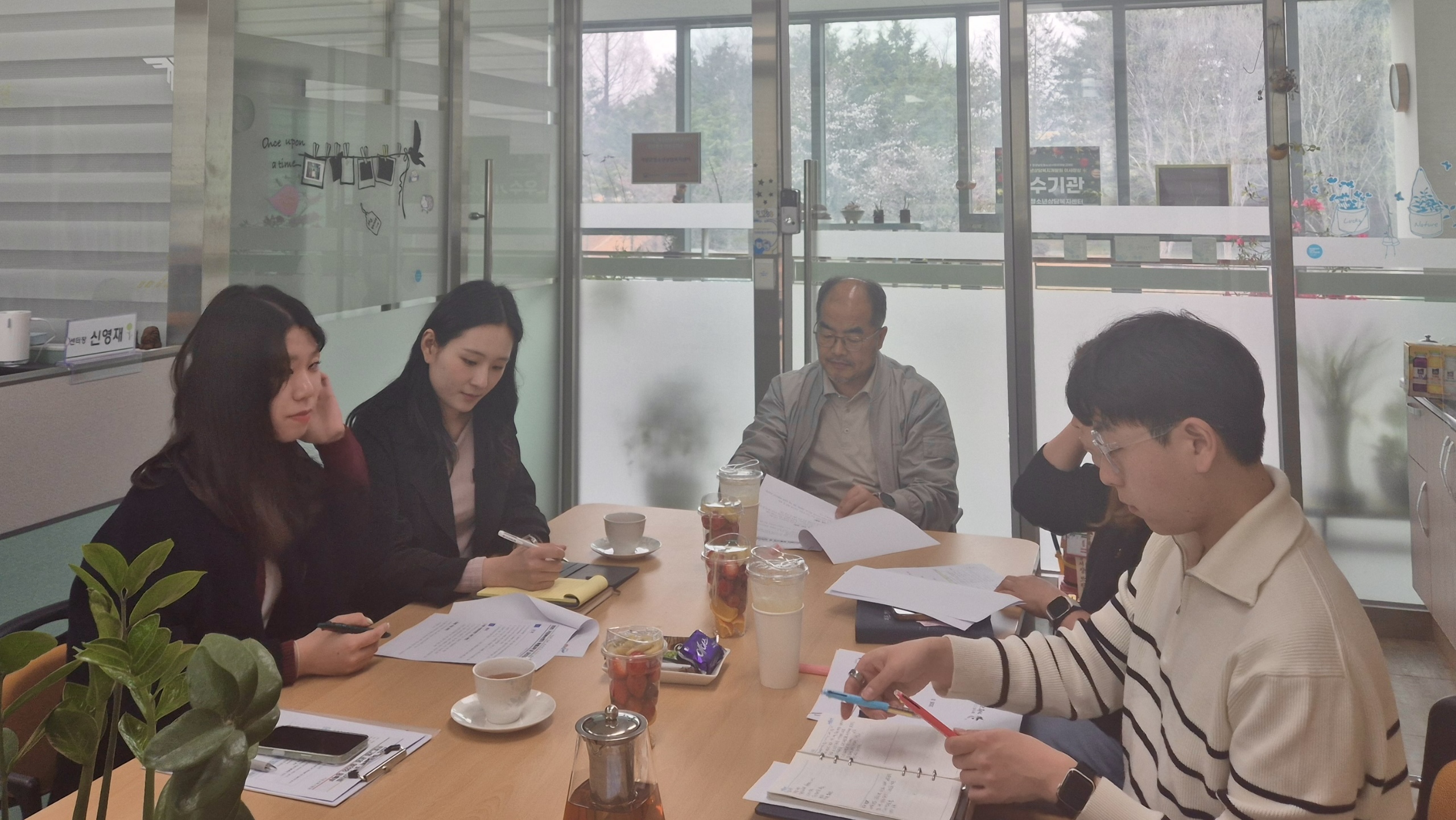 아이들이 거창하게 웃을 수 있도록, 회복을 위한 우리의 약속 - 관련이미지1