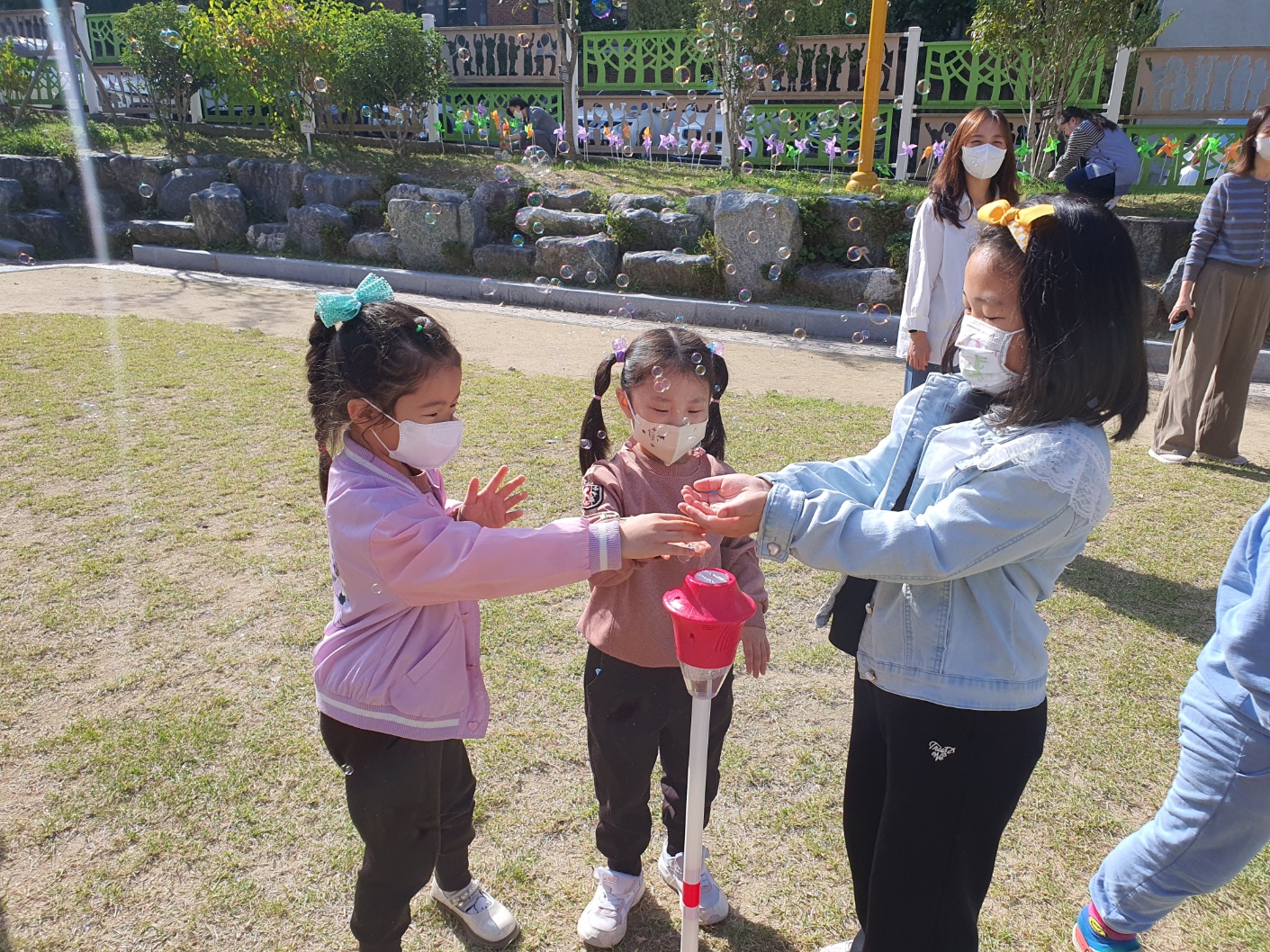 용호유치원, 유초 연계 이음학기 - 바람 솔솔 가을 축제 실시 - 관련이미지2