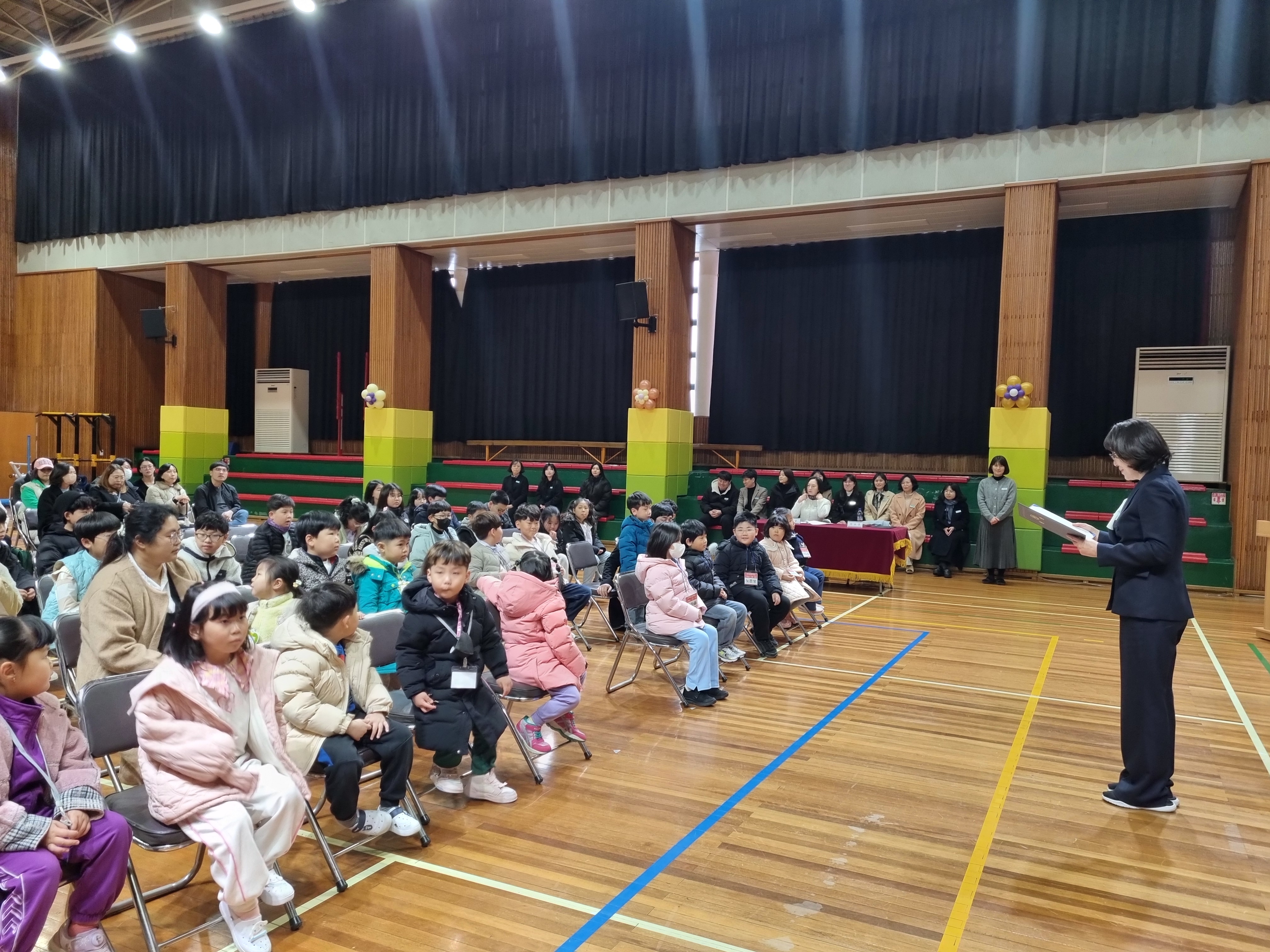 초계초덕곡분교장병설유치원, 8년 만의 재개원으로 더욱 빛난 2025학년도 입학식 - 관련이미지2